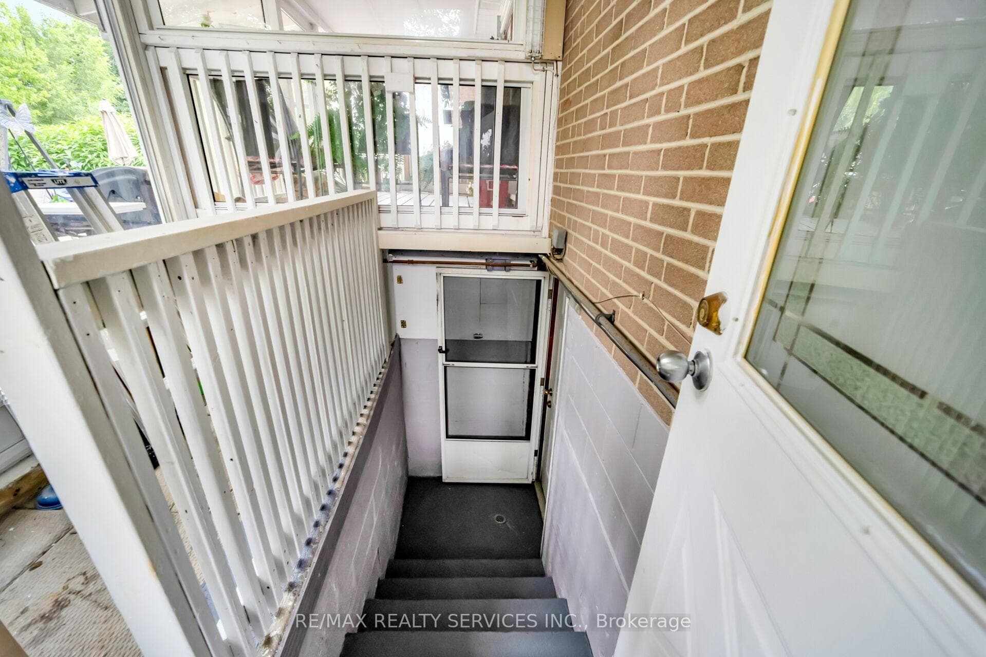 3287 Michaud Avenue photo 35