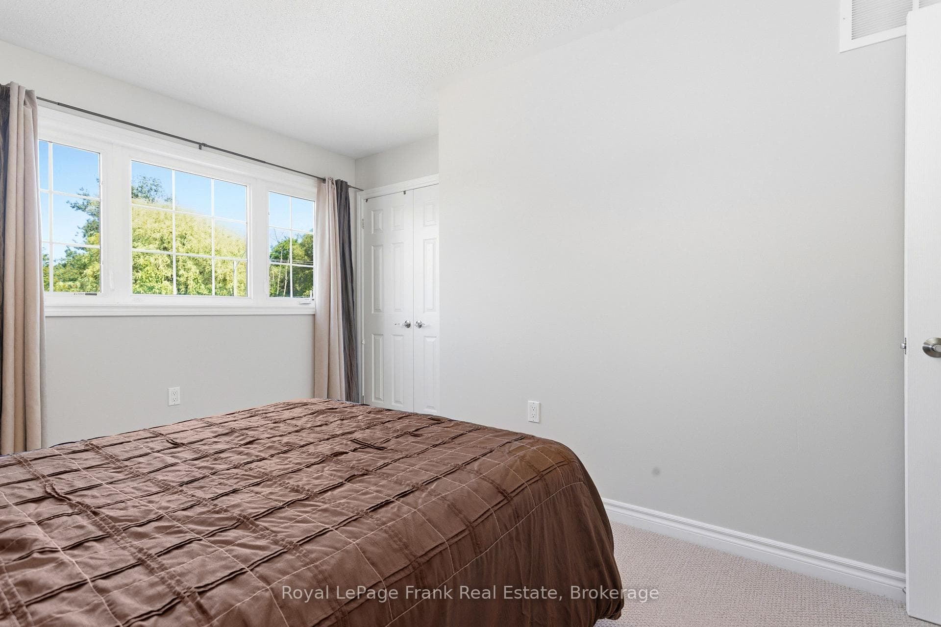 1340 Wadebridge Crescent photo 27