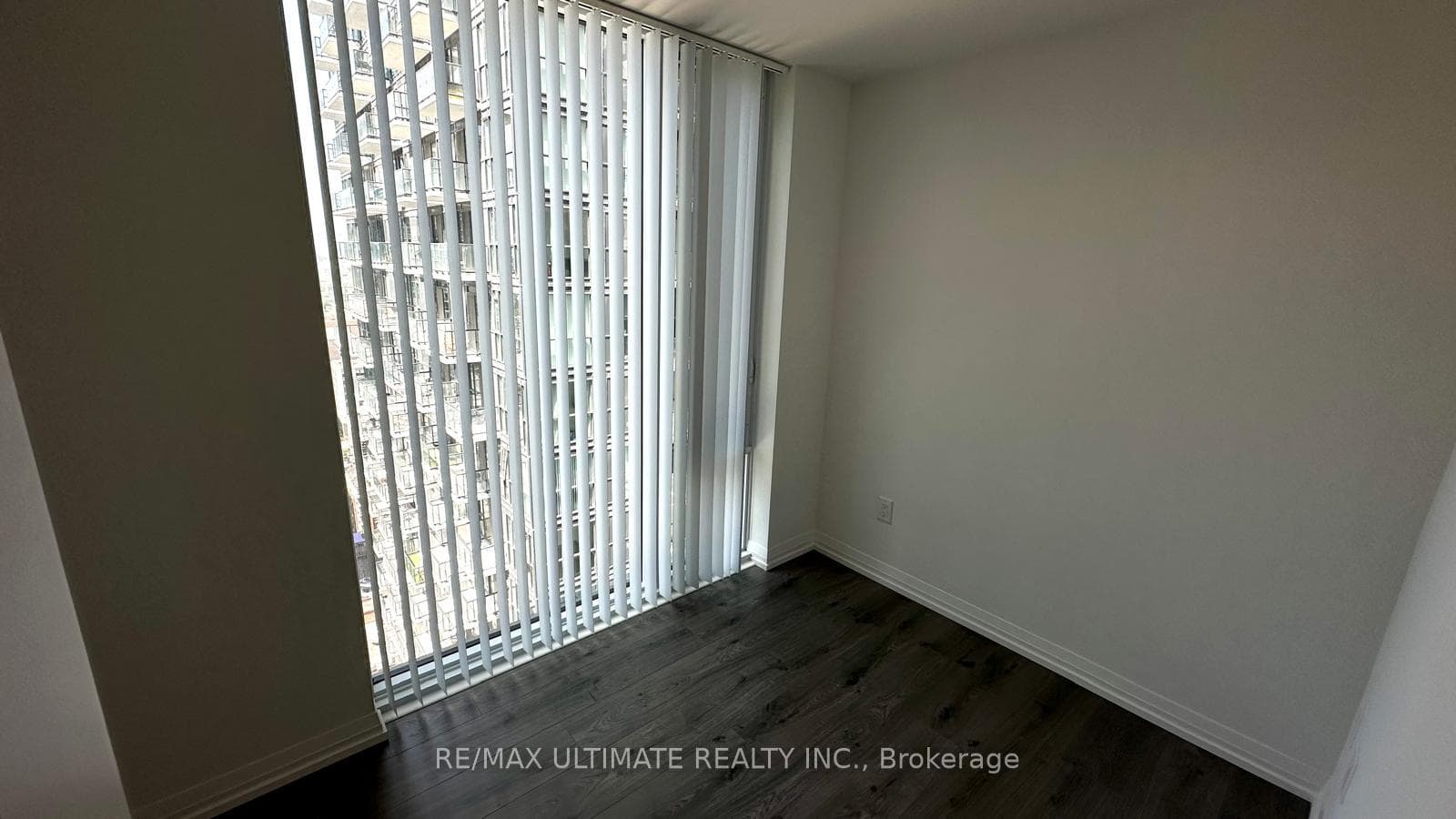 8 Widmer Street Unit 3212 photo 17