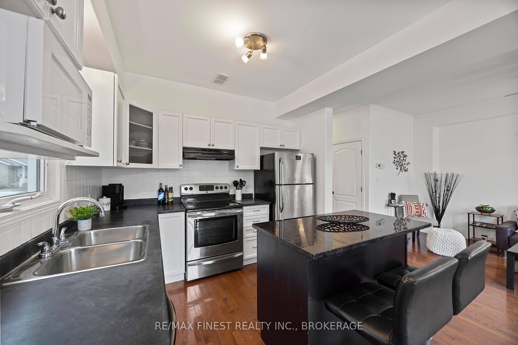 430 Laura Avenue photo 13