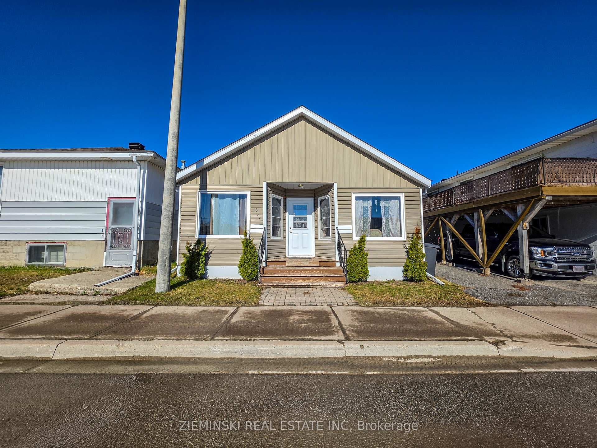 657 Cedar Avenue photo 22