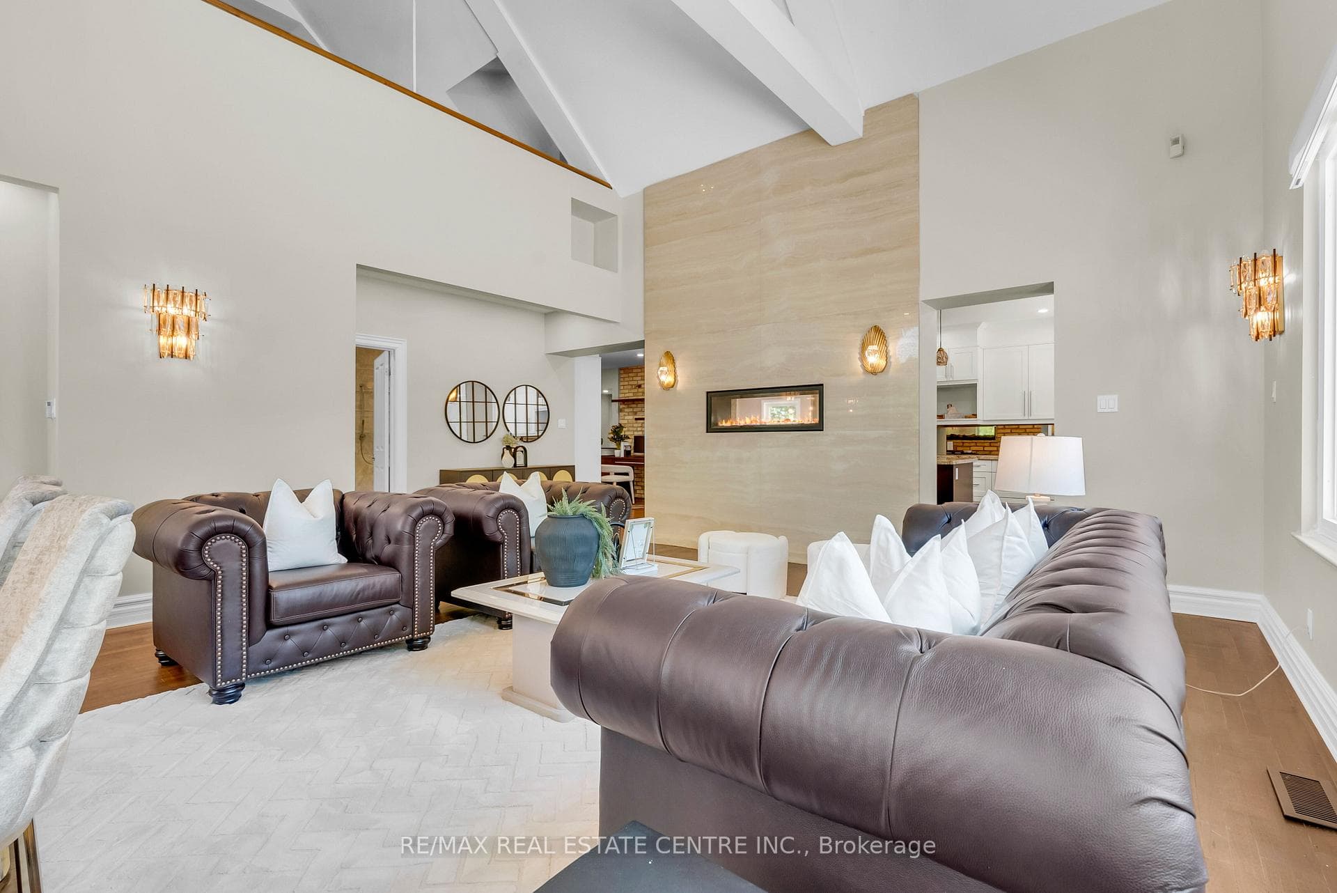 1560 Elgin Road photo 13