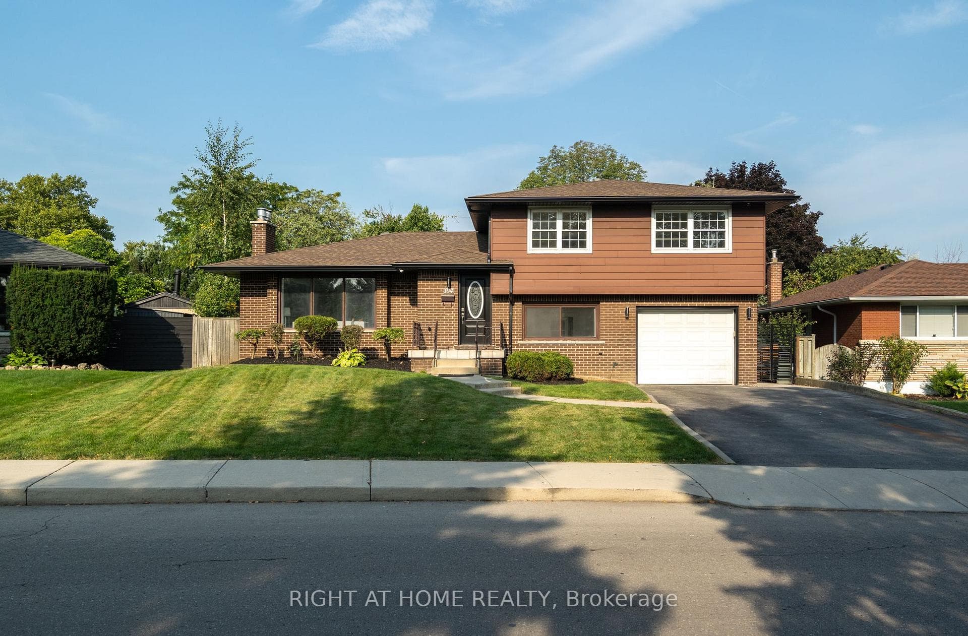 104 Laurier Avenue photo 2