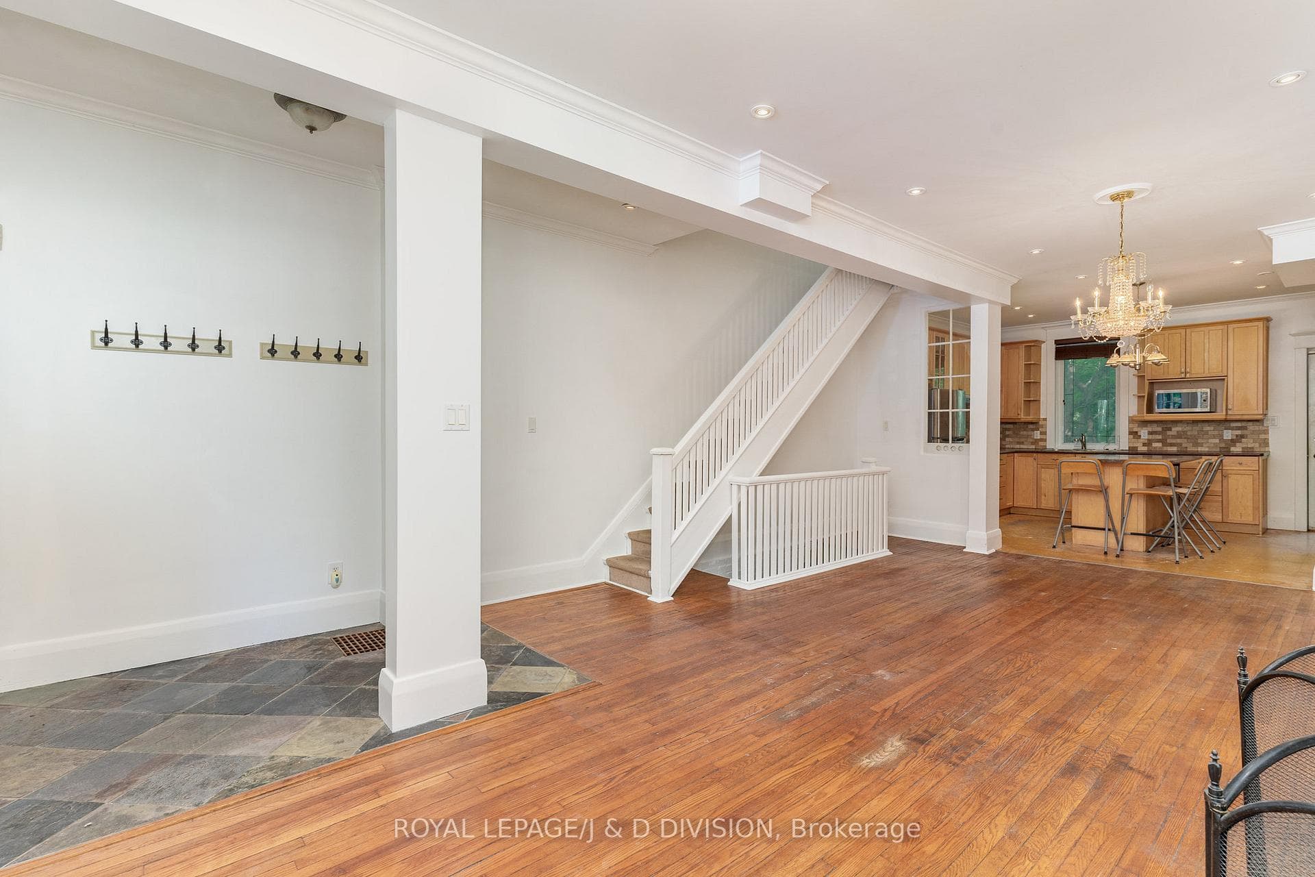 490 Kingston Road photo 3