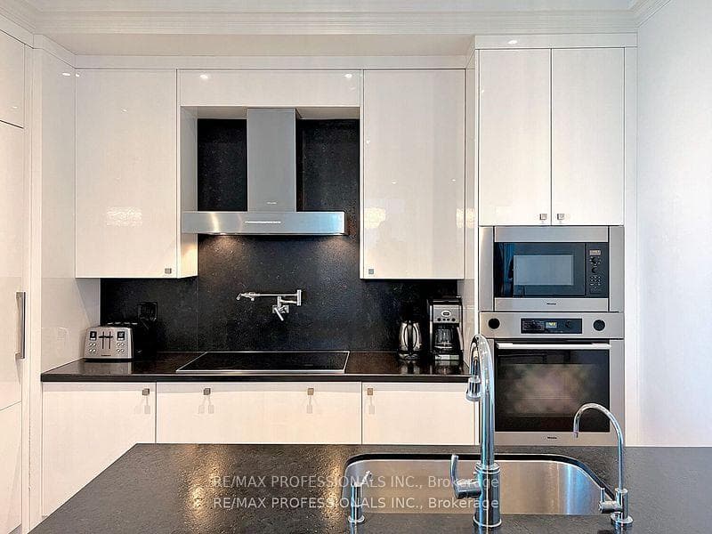 311 Bay Street Unit 4803 photo 17