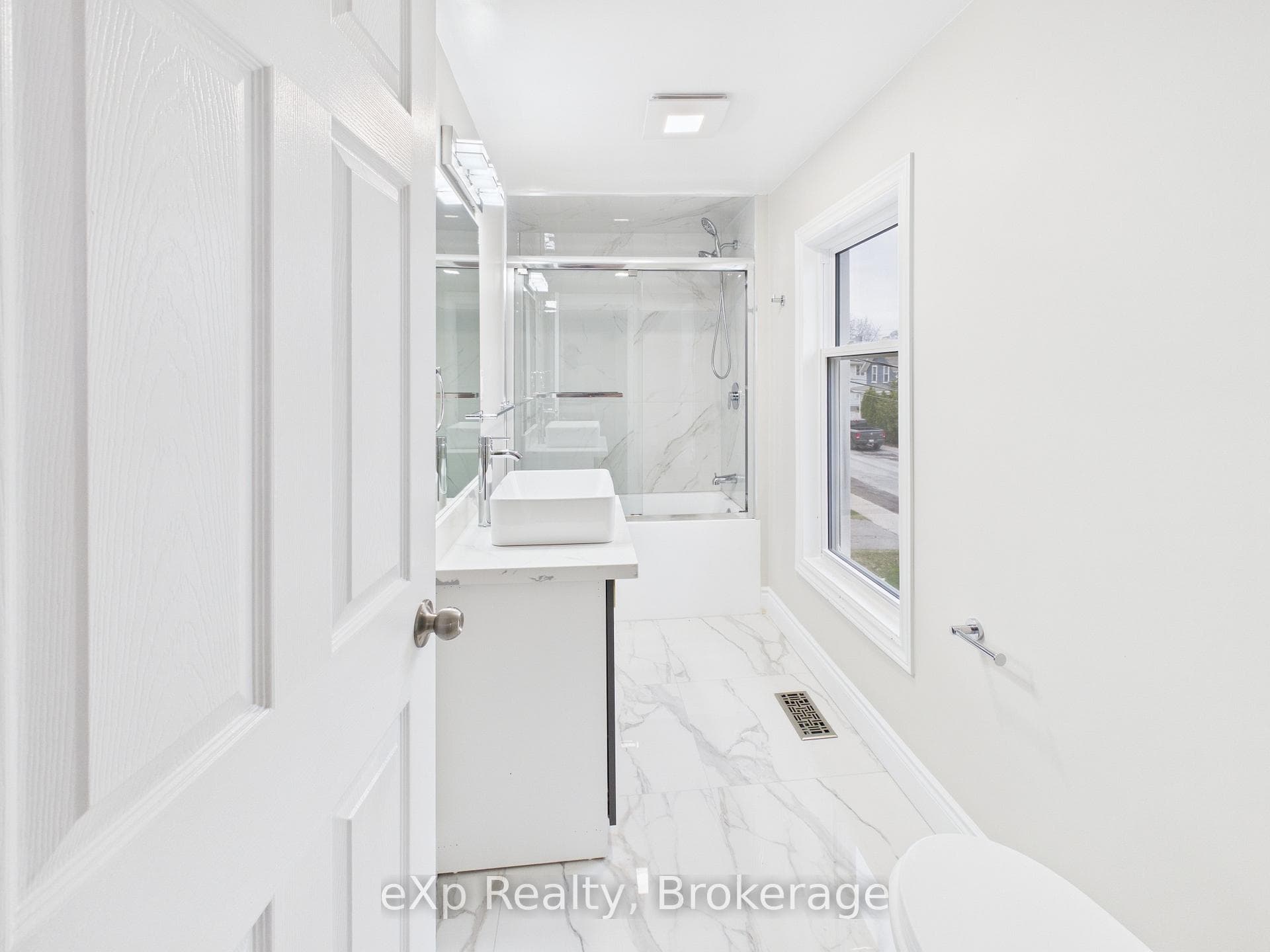 276 Foster Avenue photo 24