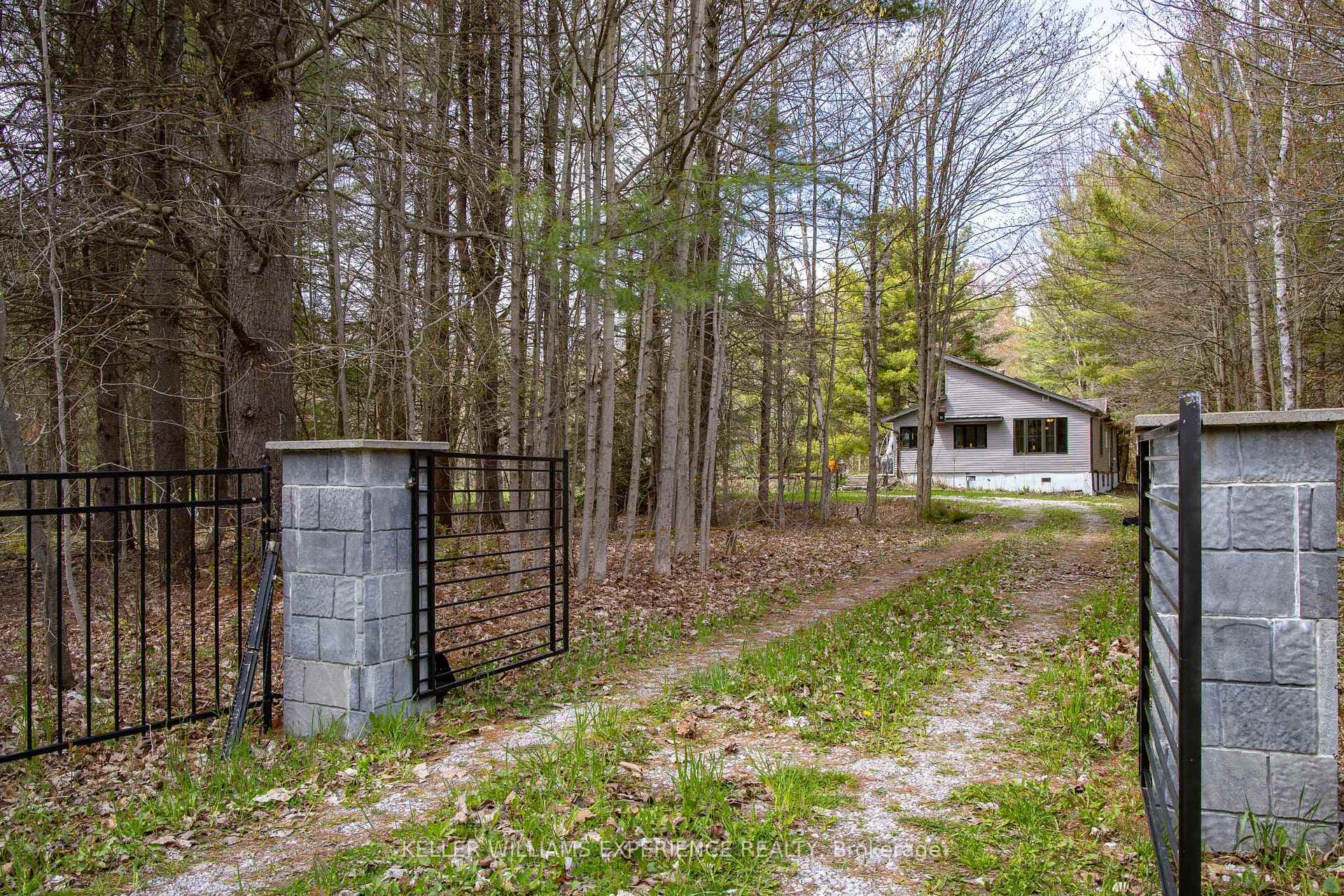 7390 Sadowa Road photo 18