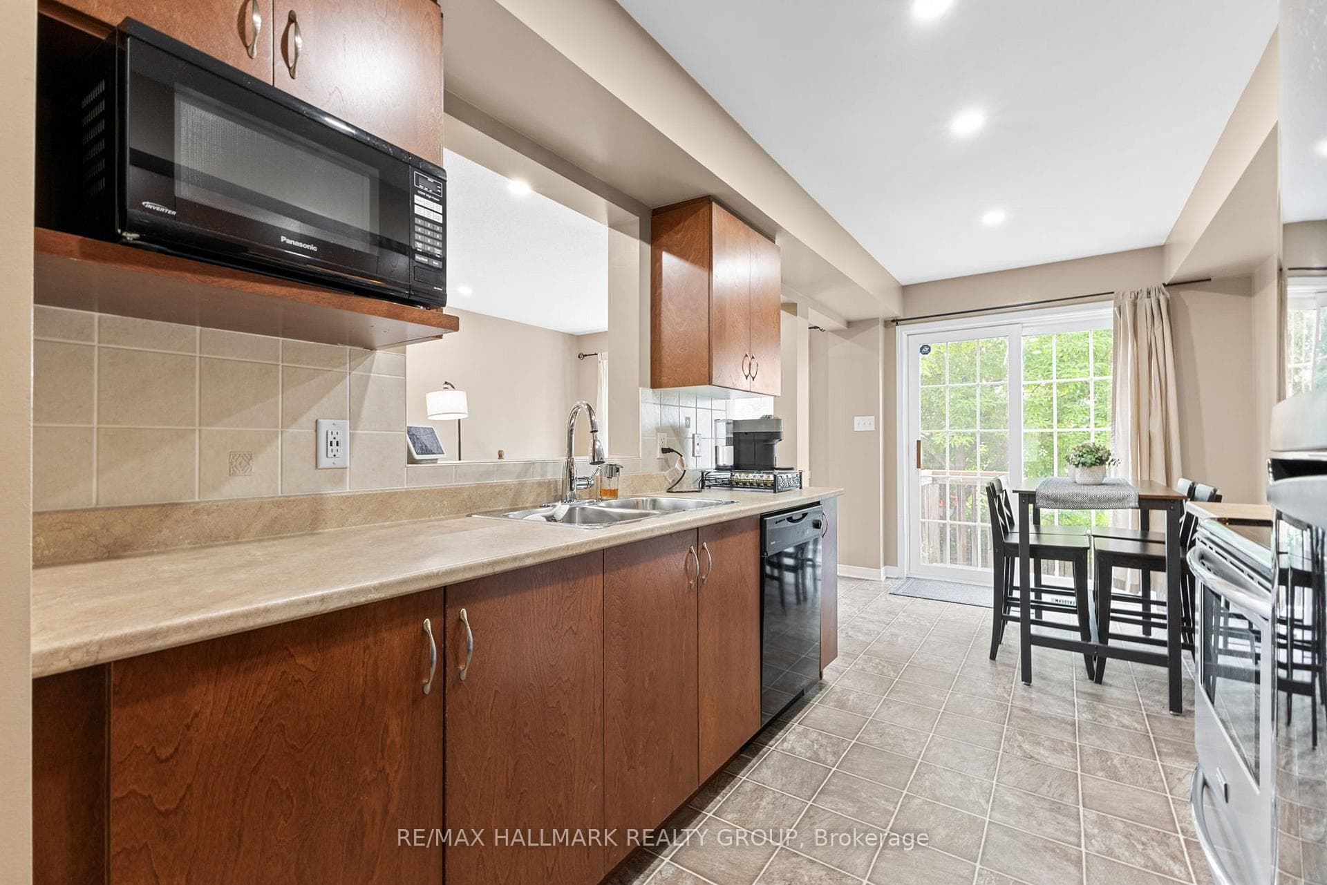 404 Wisteria Crescent photo 18