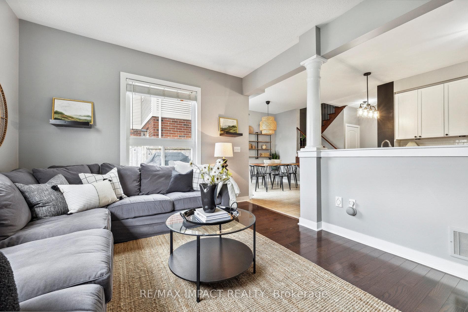 Spacious, Bright Living Room!