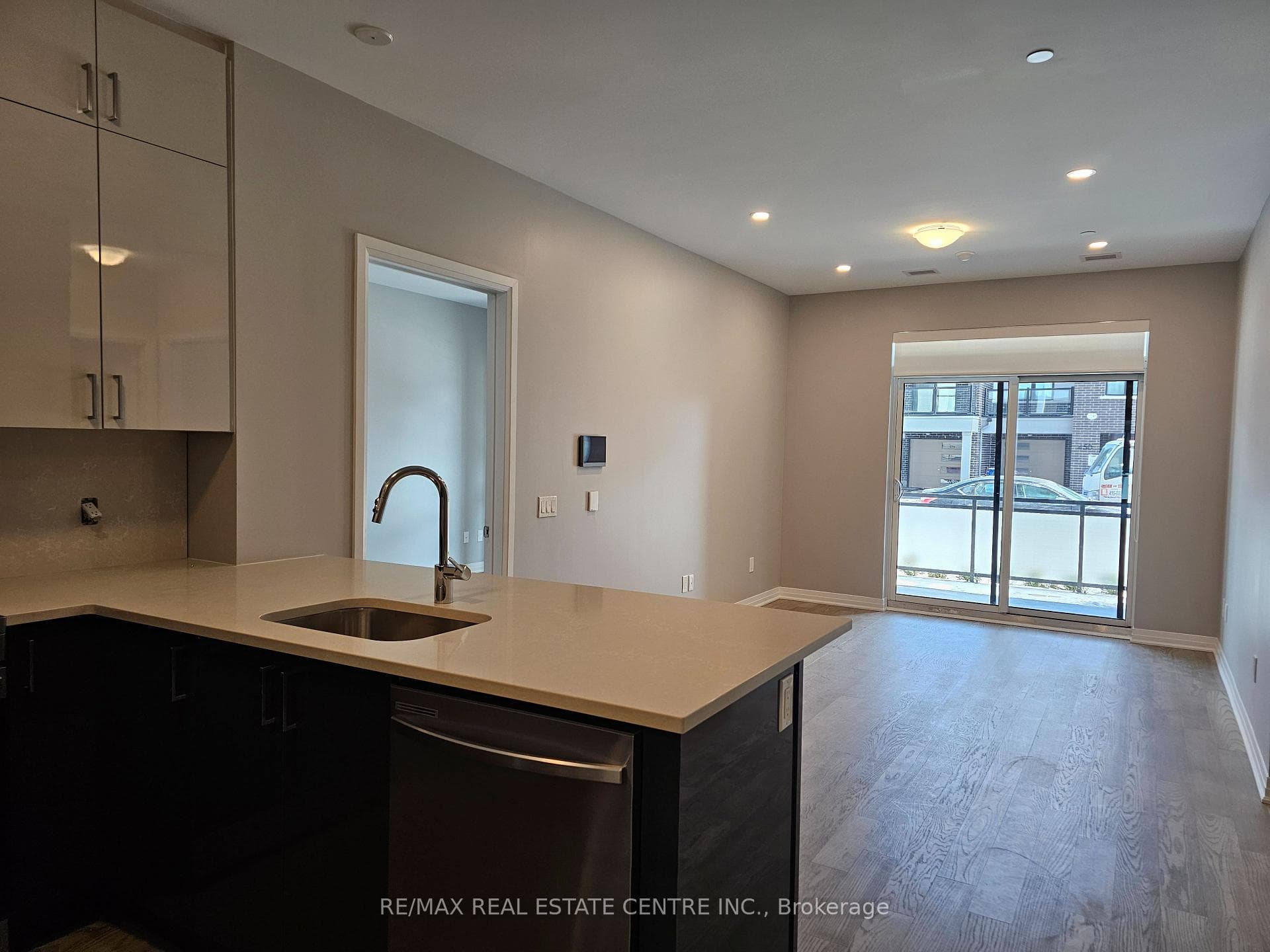 470 Gordon Krantz Avenue Unit 101 photo 4