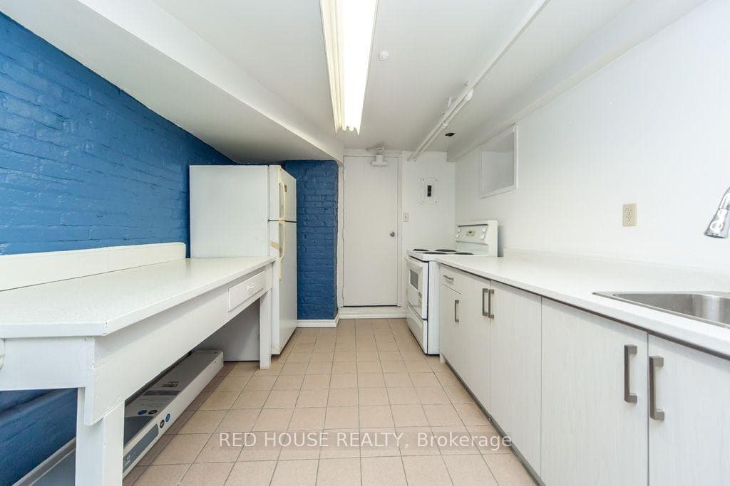 658 Vaughan Road photo 30