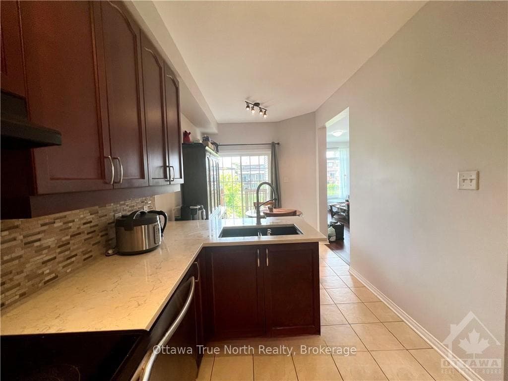 558 Pepperville Crescent photo 13