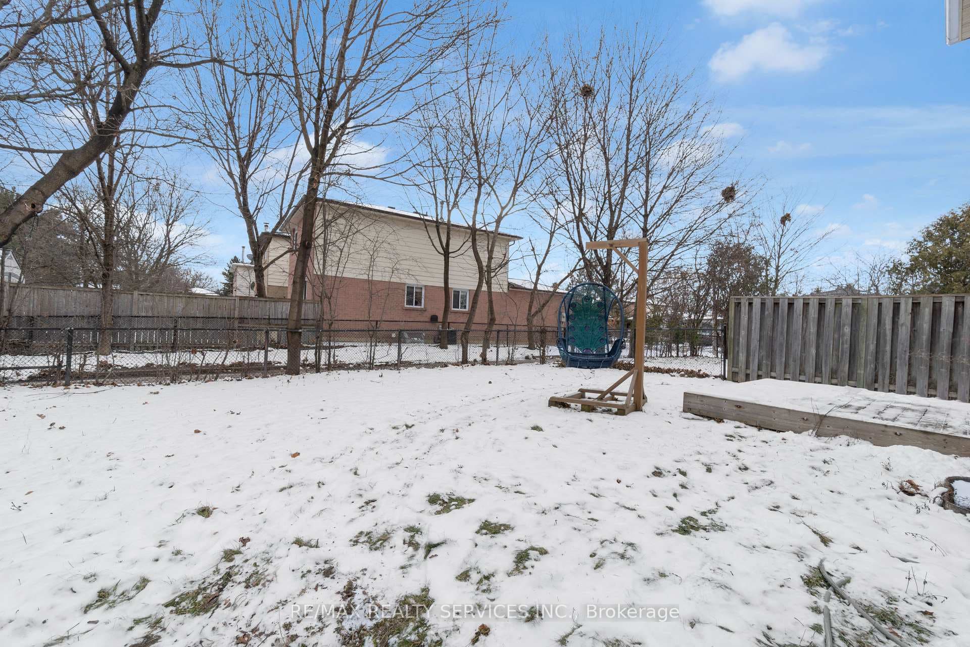 95 Martindale Crescent photo 37
