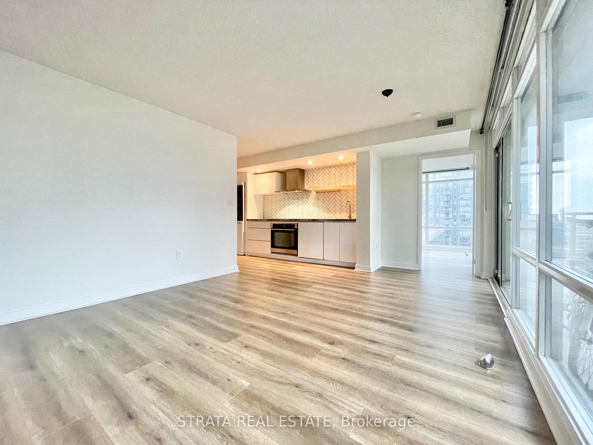 4K Spadina Avenue Unit 920 photo 2