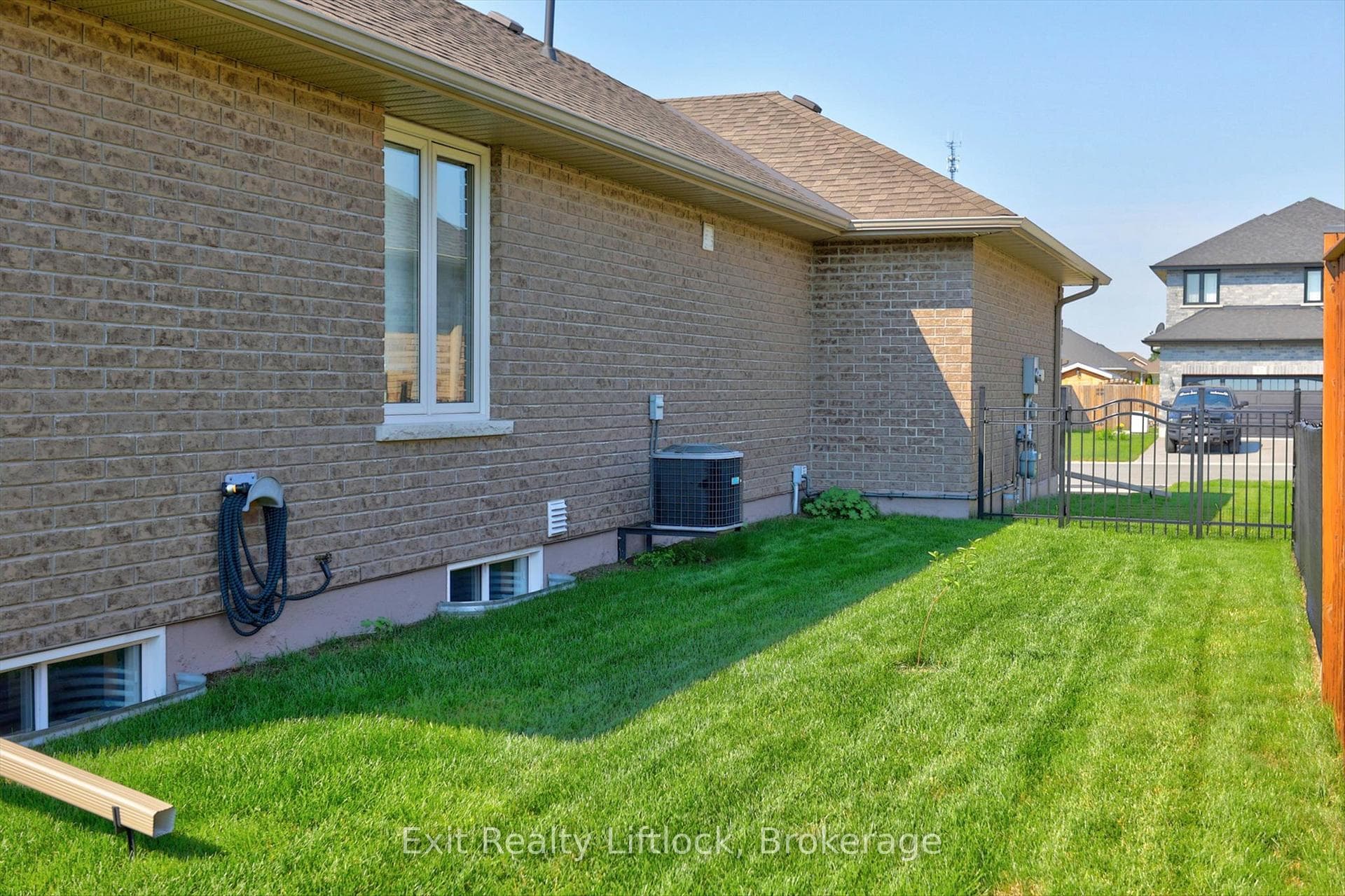 16 Noah Lane photo 34