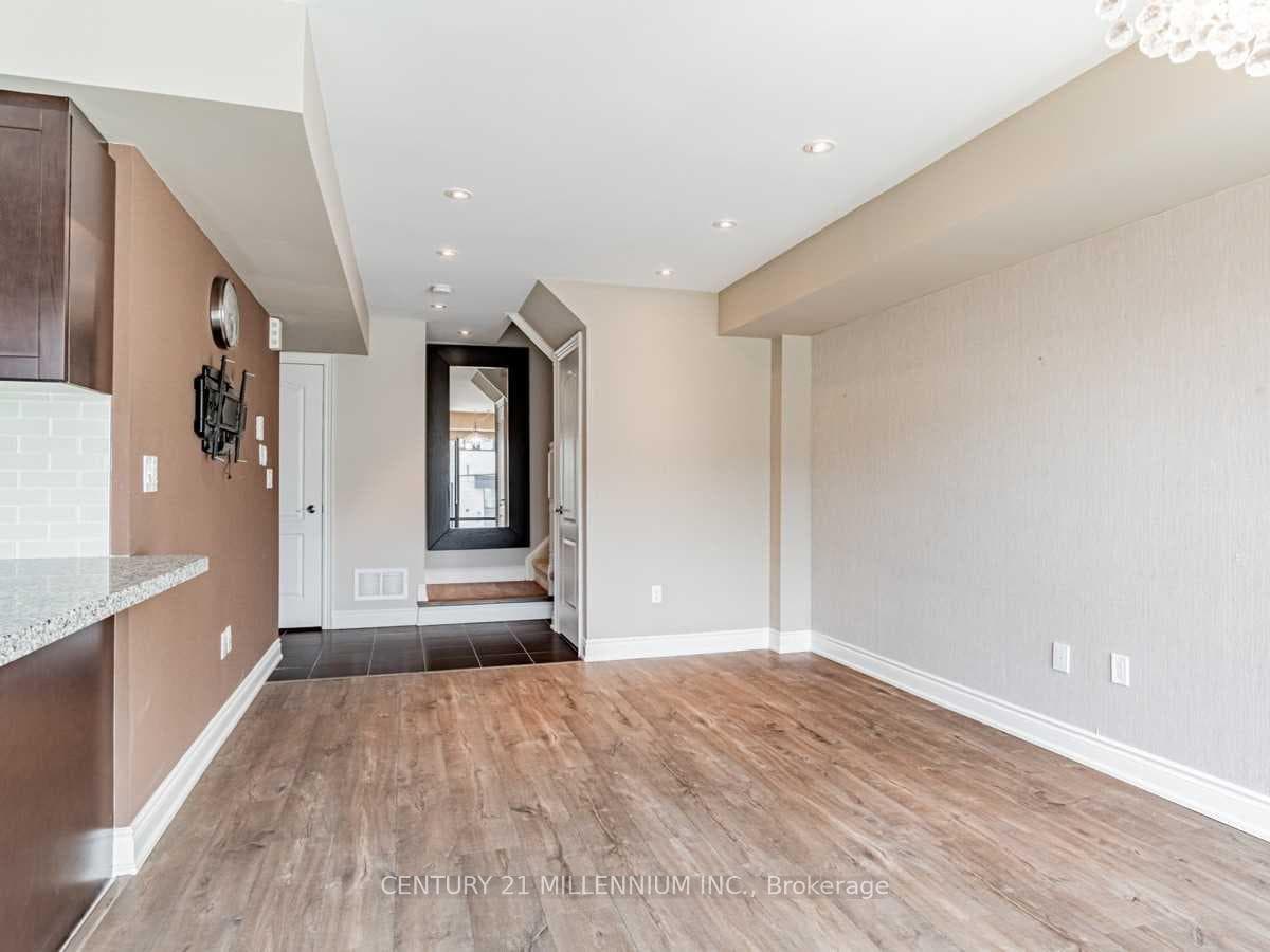 130 Widdicombe Hill Boulevard Unit 414 photo 8