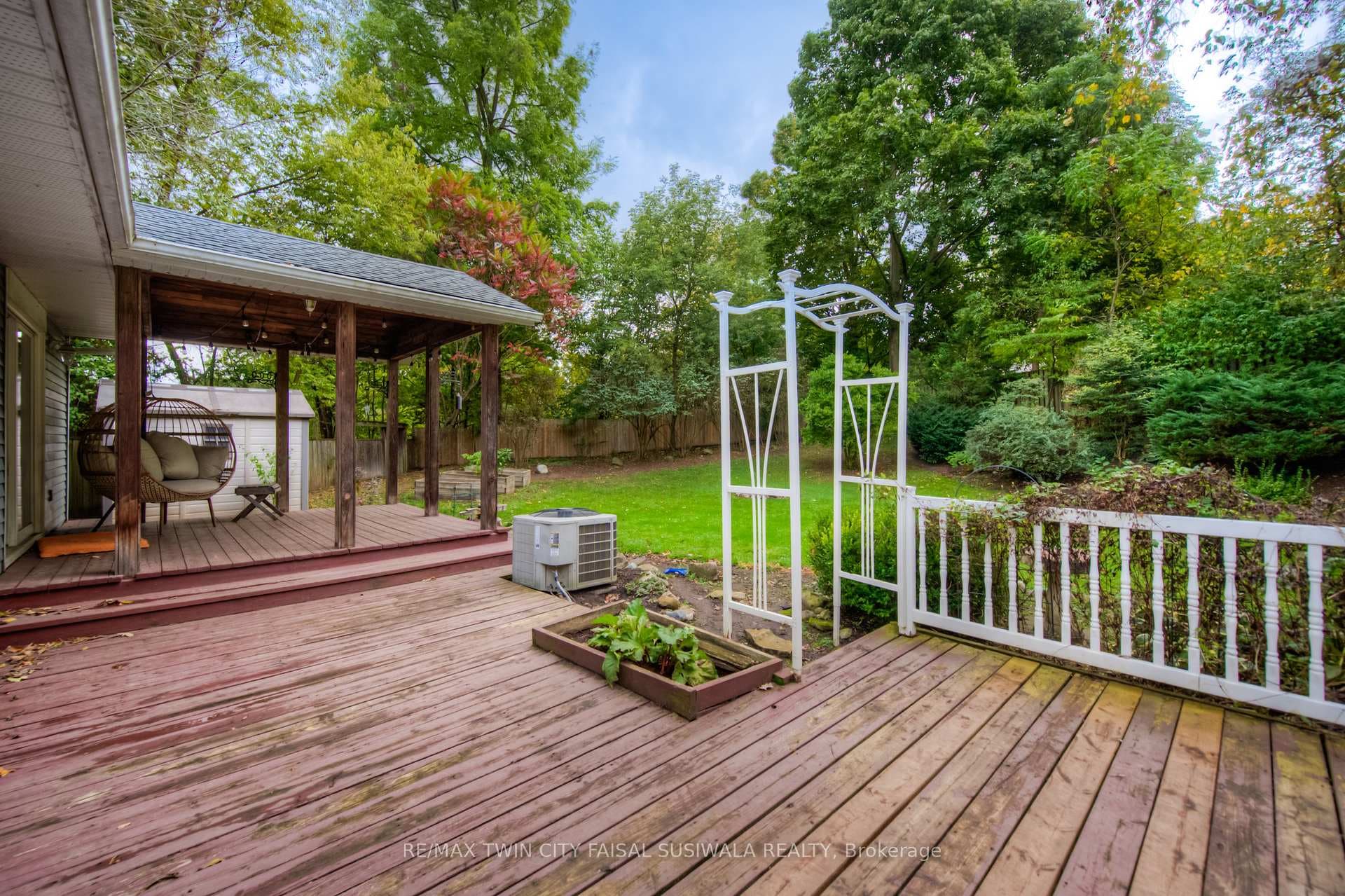 460 East River Road photo 10