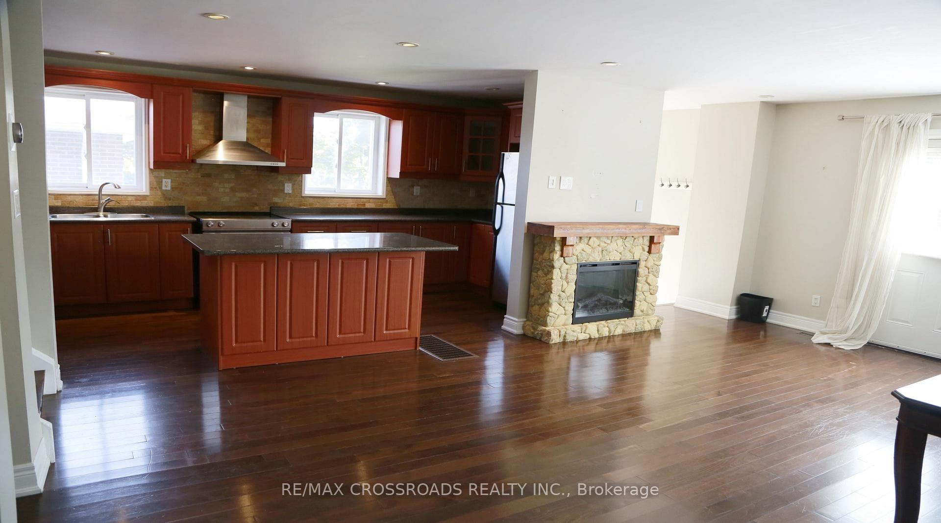 849 Inverhouse Drive photo 3