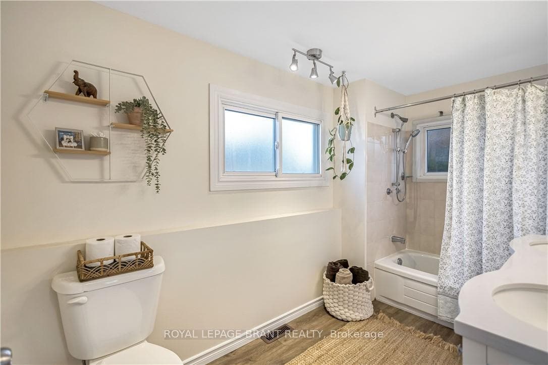 37 Morton Avenue photo 17