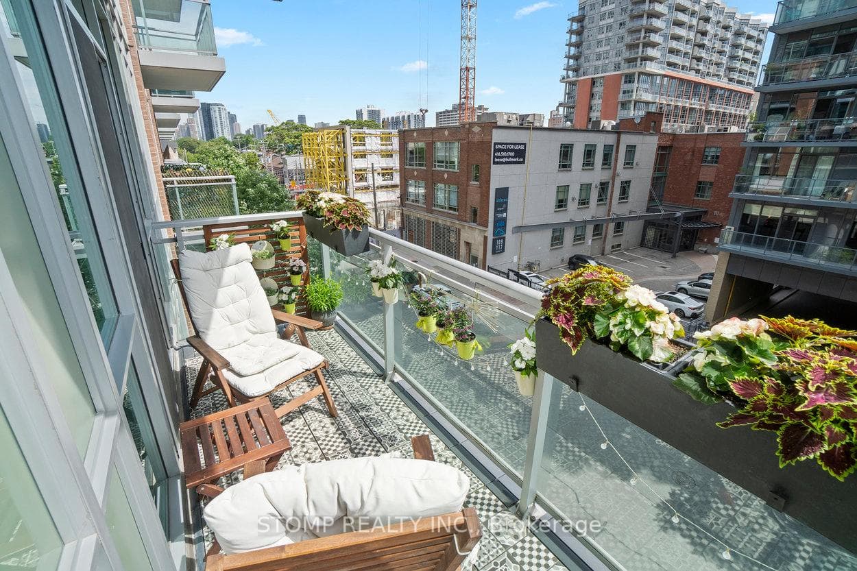 112 George Street Unit S414 photo 36