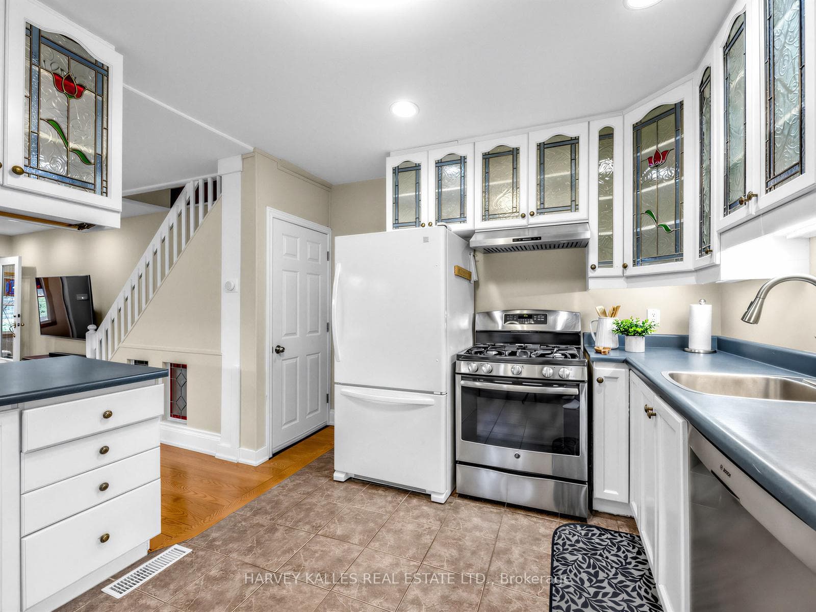 71 Dentonia Park Avenue photo 18