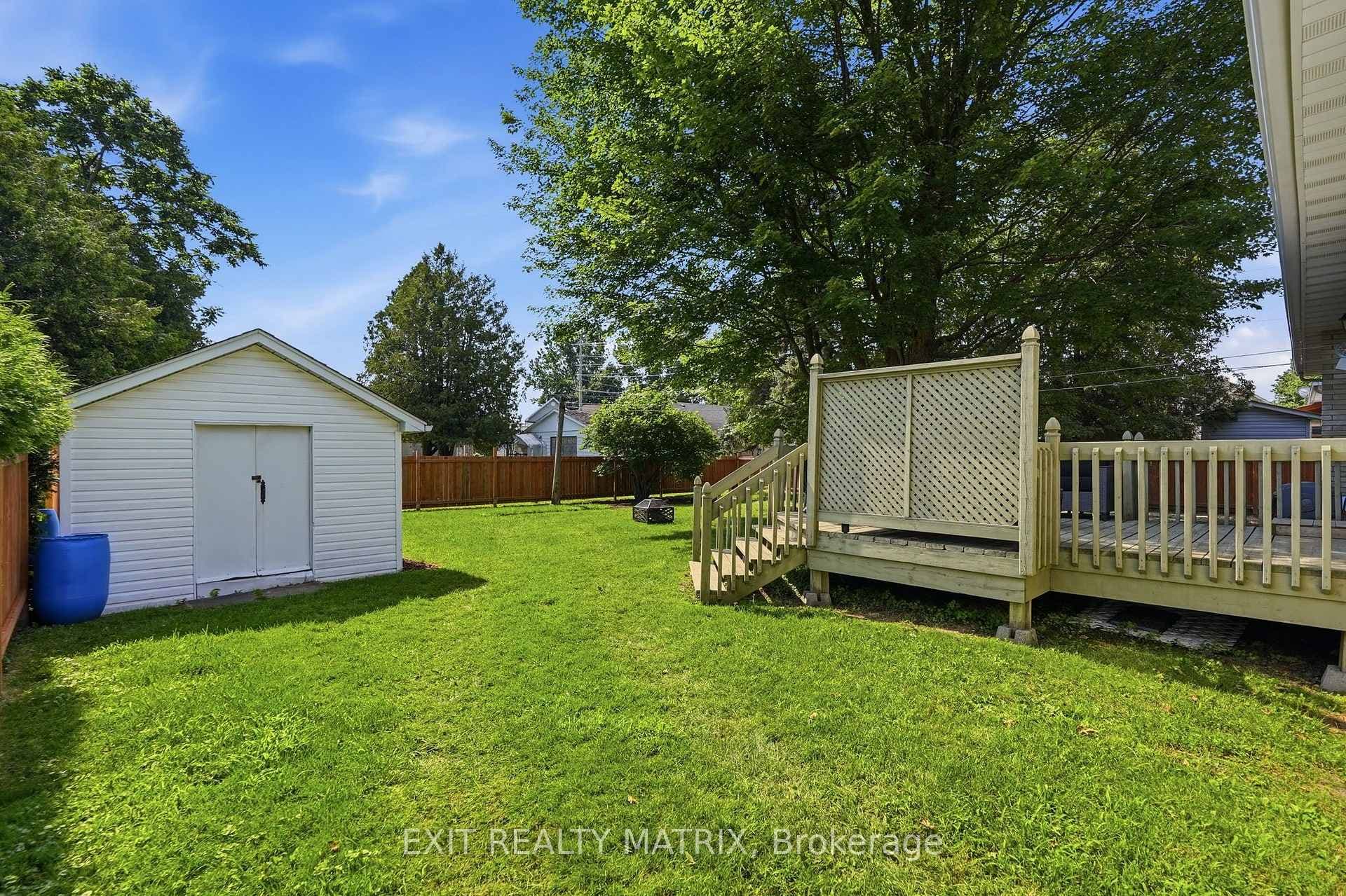 693 Cartier Street photo 32