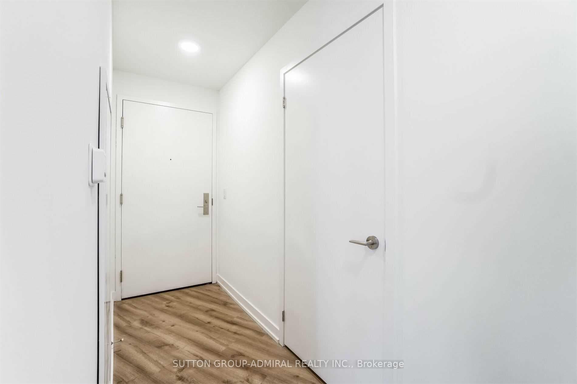 135 East Liberty Street Unit 1403 photo 2