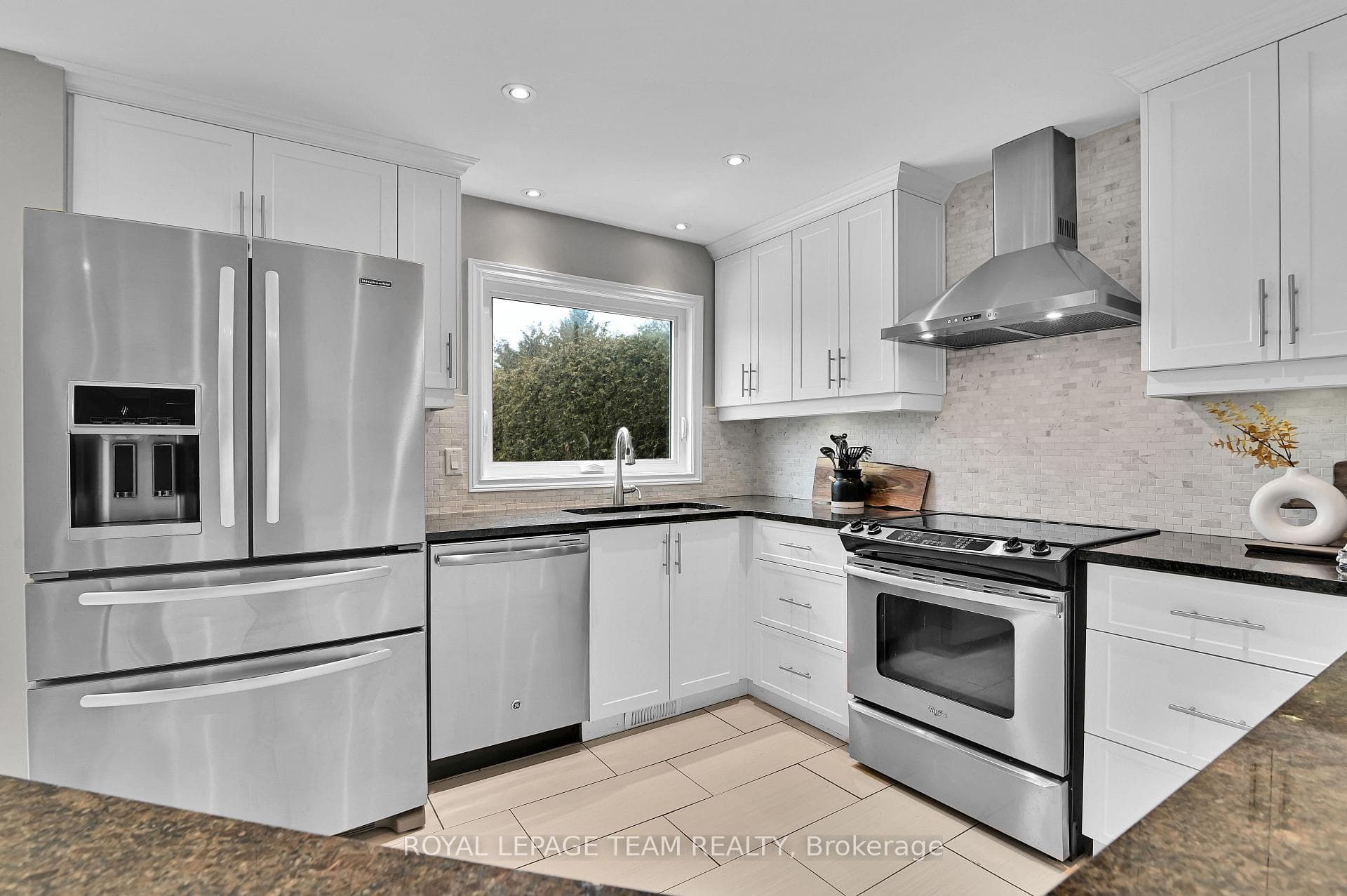 55 Beddington Avenue photo 9