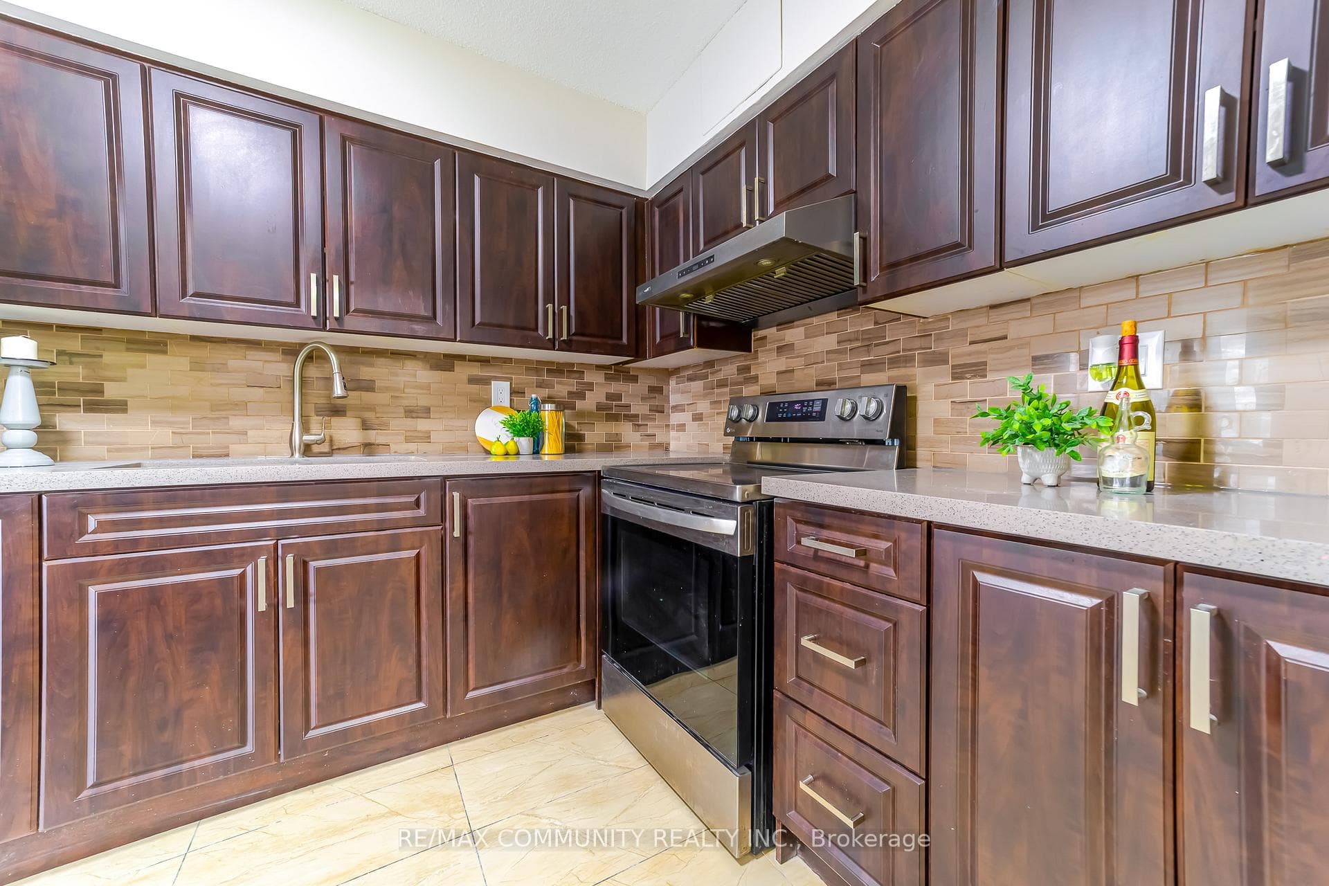 3380 Eglinton Avenue Unit 511 photo 17