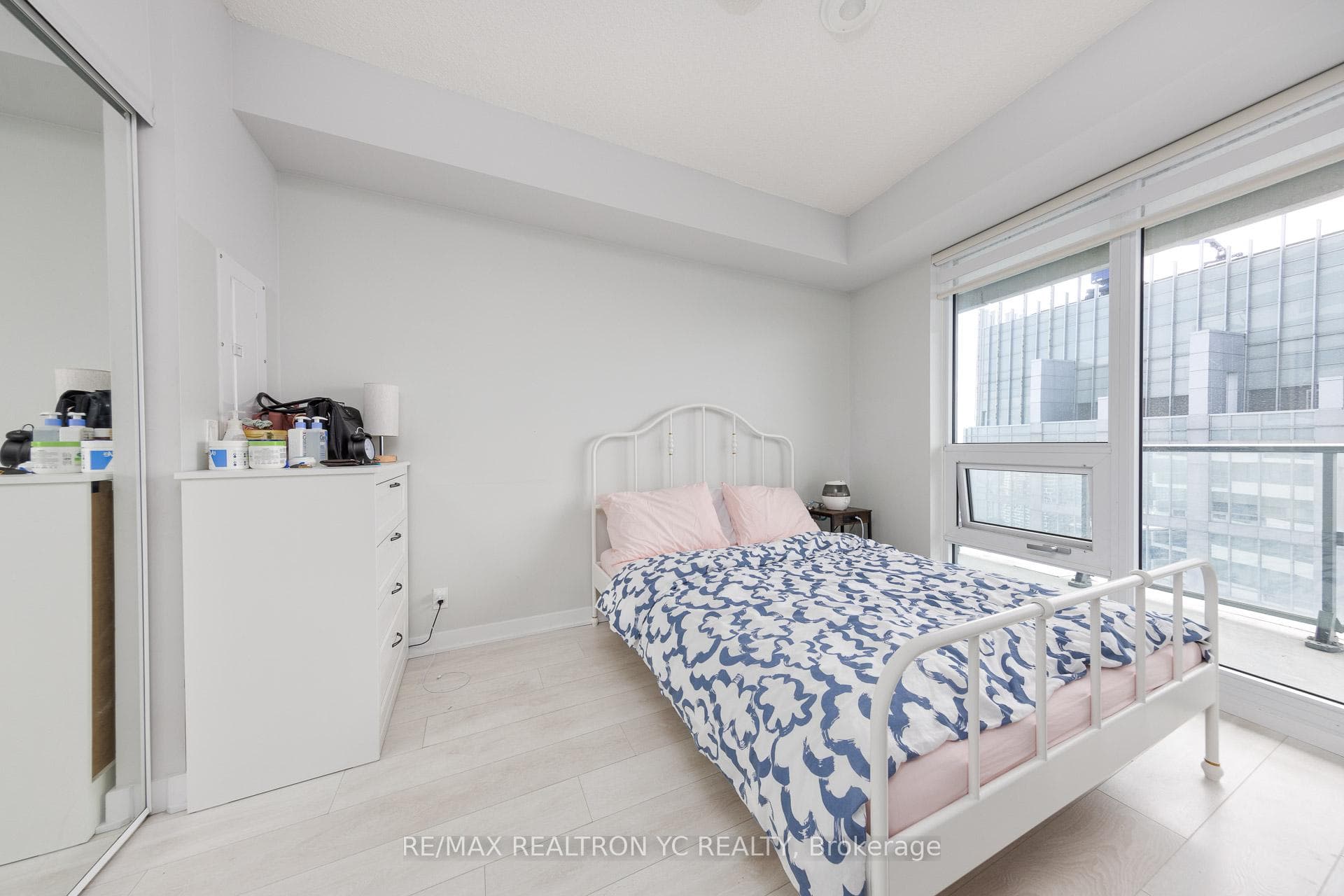 2221 Yonge Street Unit 4806 photo 9