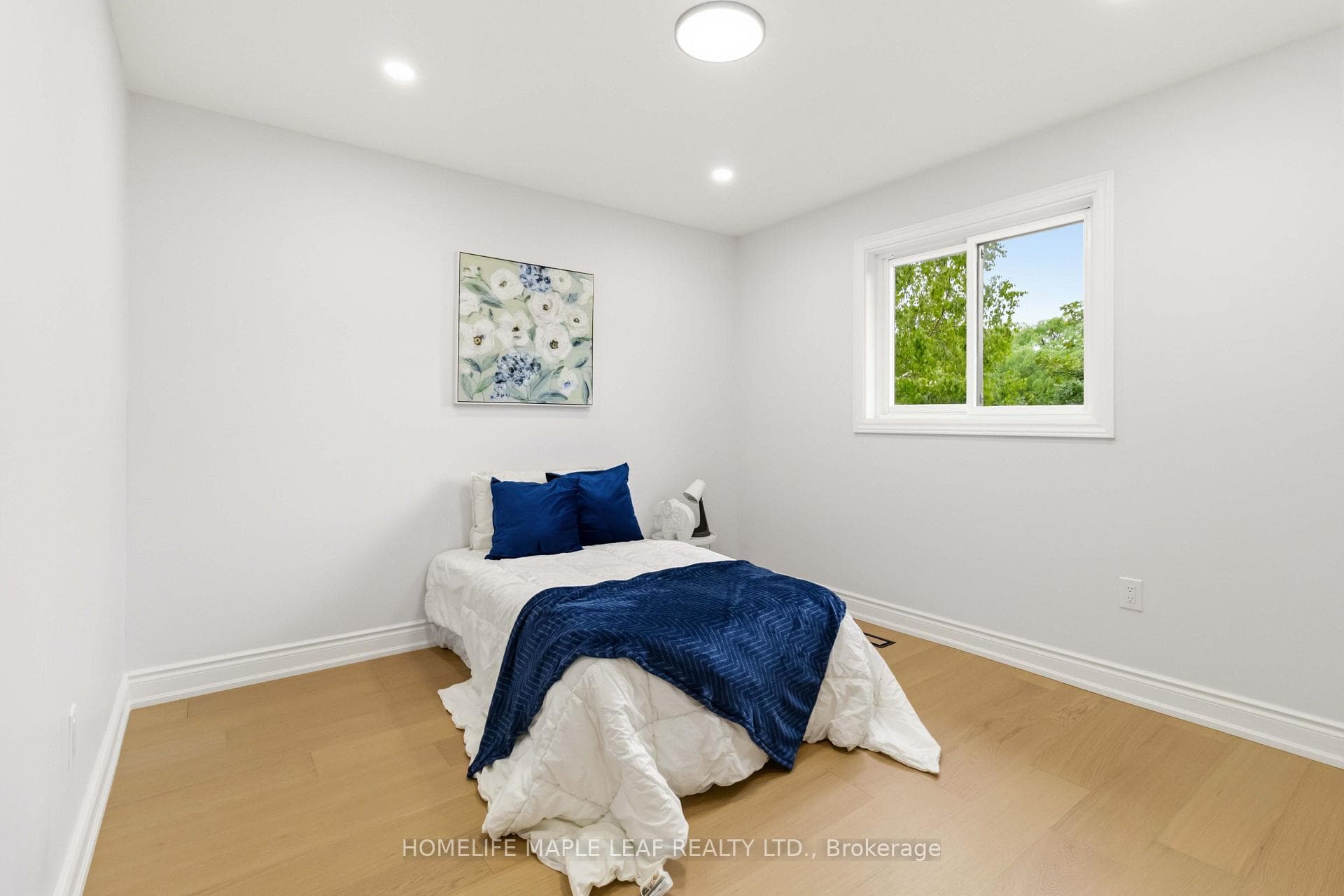90 Burgby Avenue photo 20