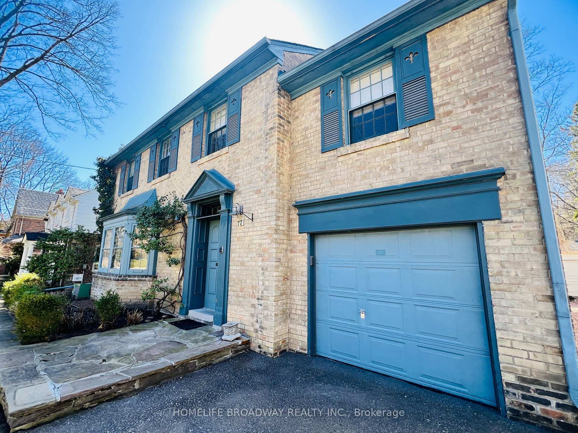 77 Donwoods Drive photo 2