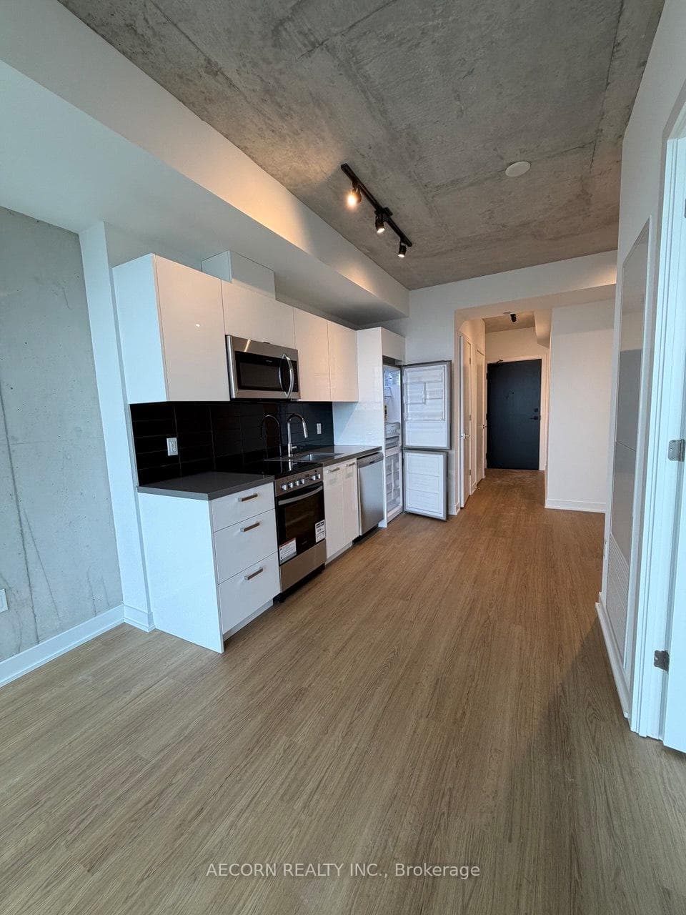 284 King Street Unit 1401 photo 7