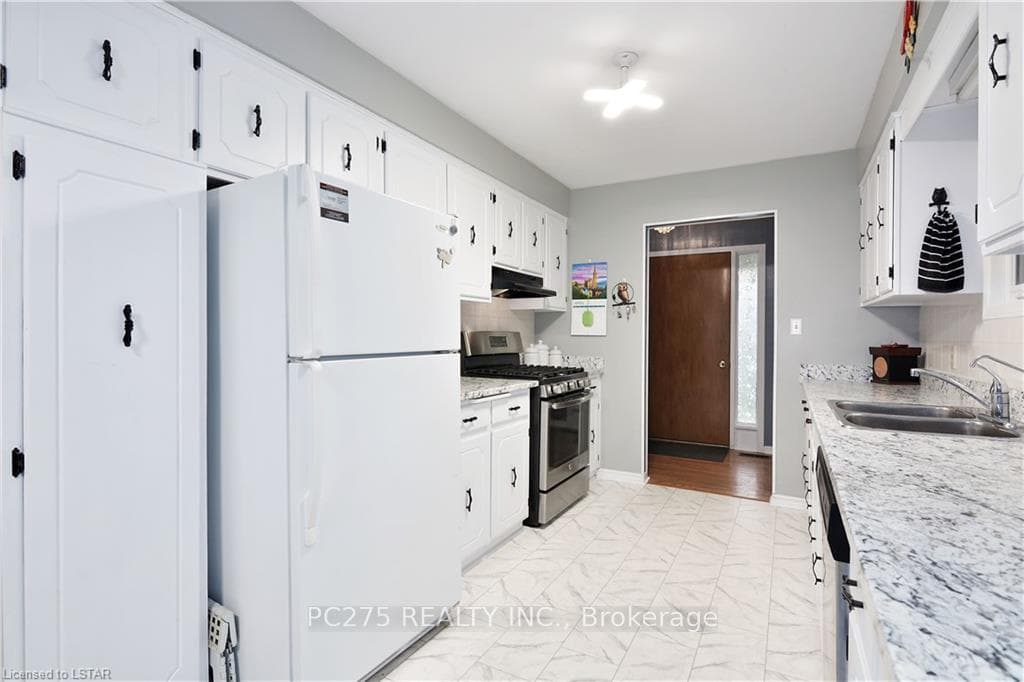 21 STONEY Court photo 9