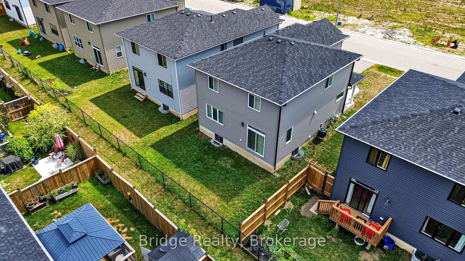 66 Cash Crescent photo 32