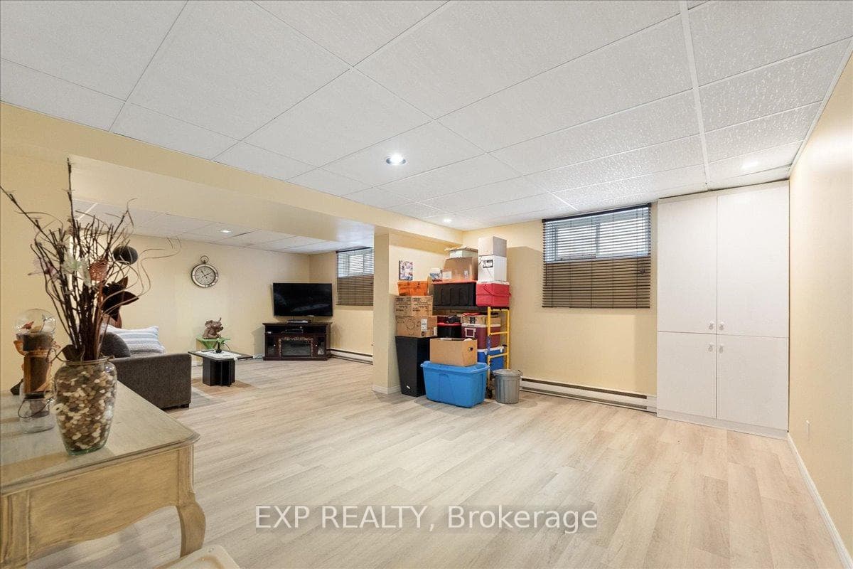 213 Longueuil Street photo 30