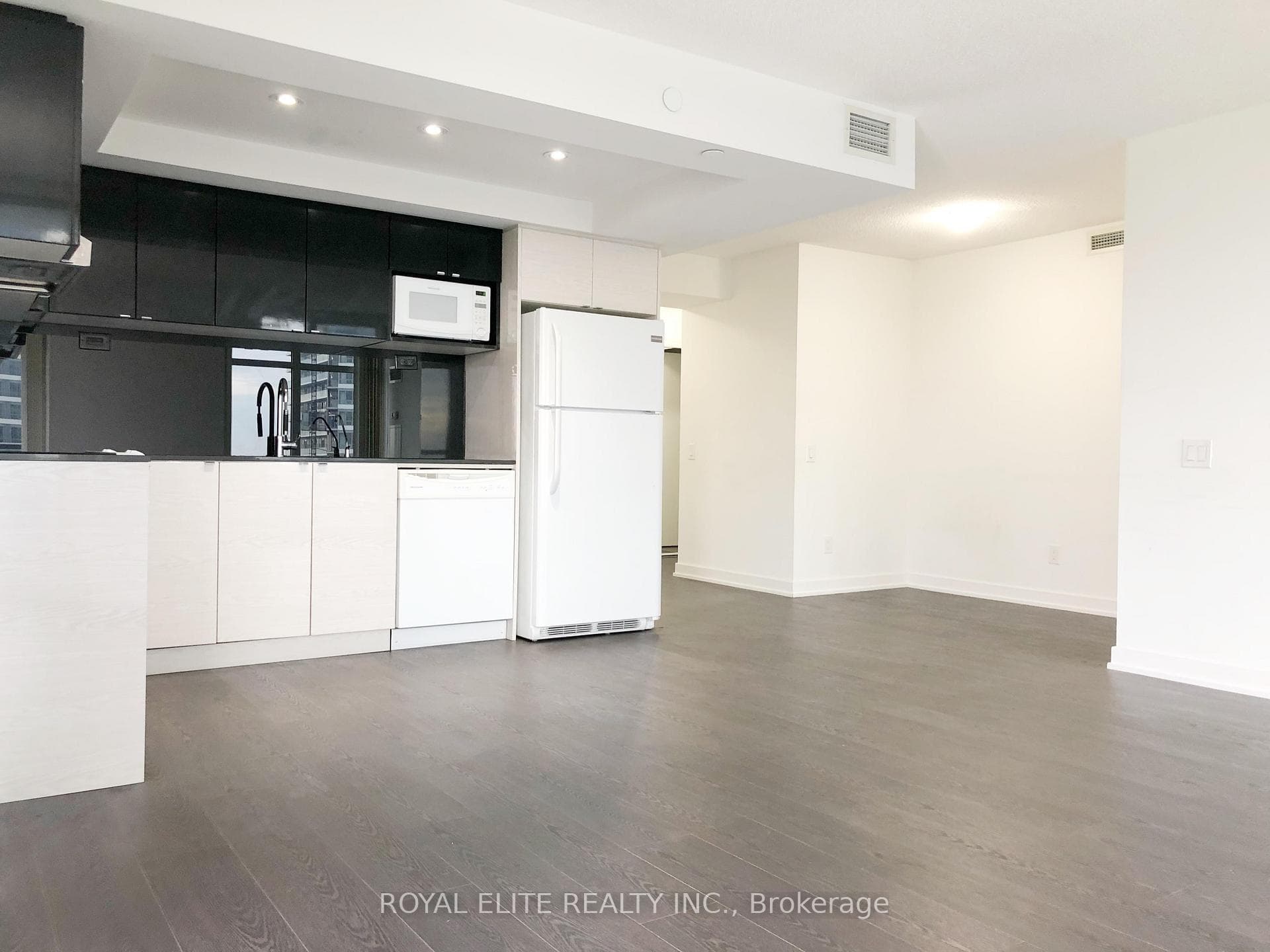 72 Esther Shiner Boulevard Unit 2206 photo 3