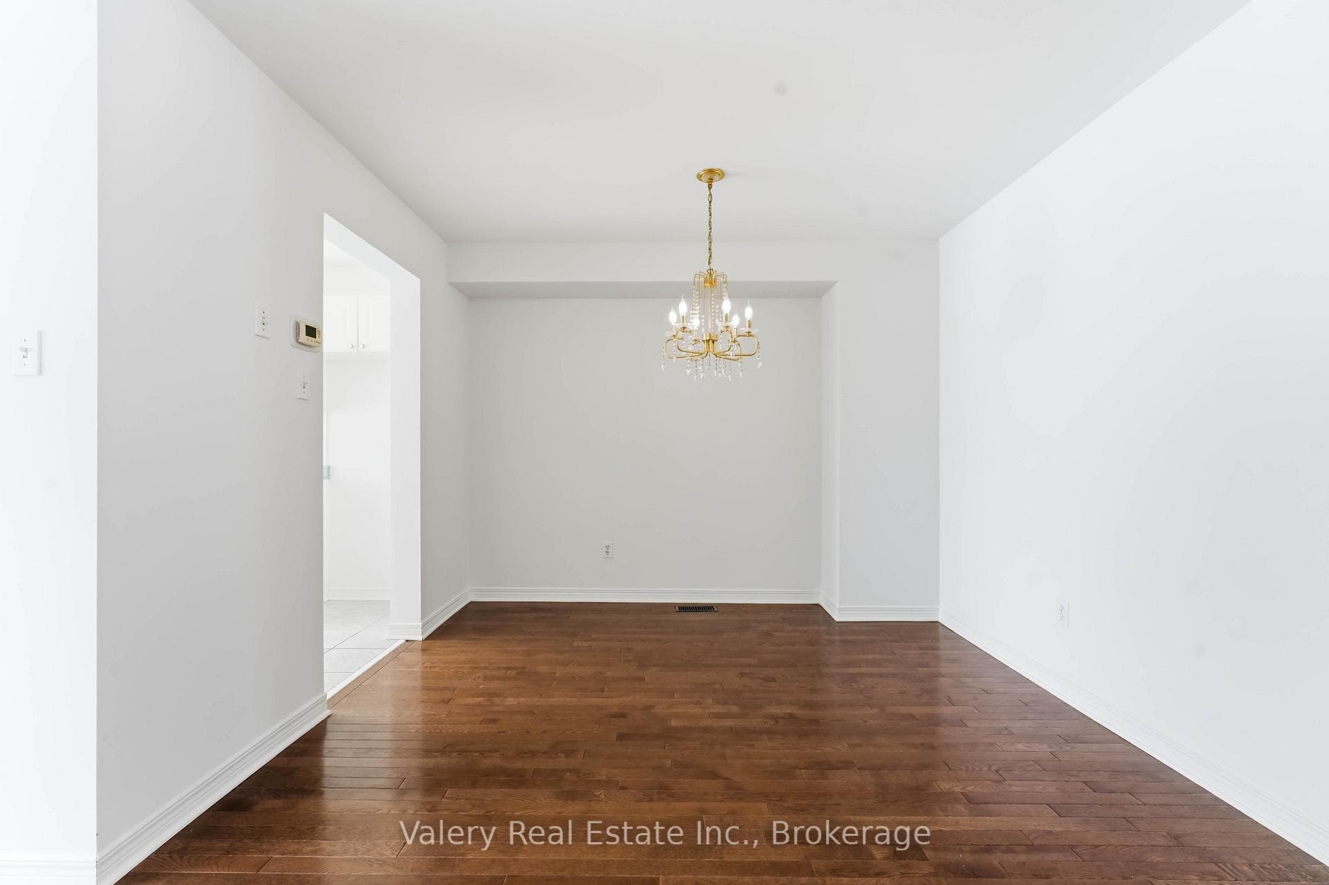 62 Astoria Crescent photo 5