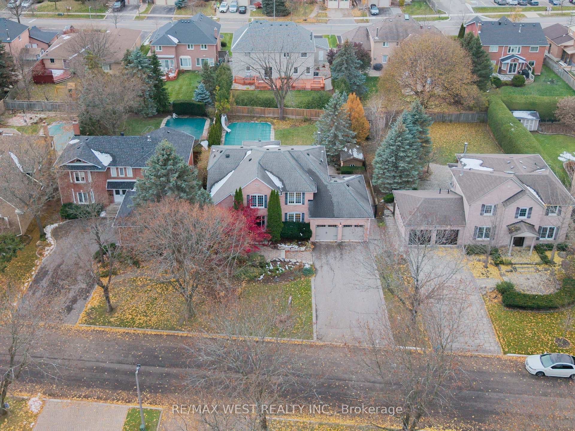 18 Harrowsmith Place photo 47