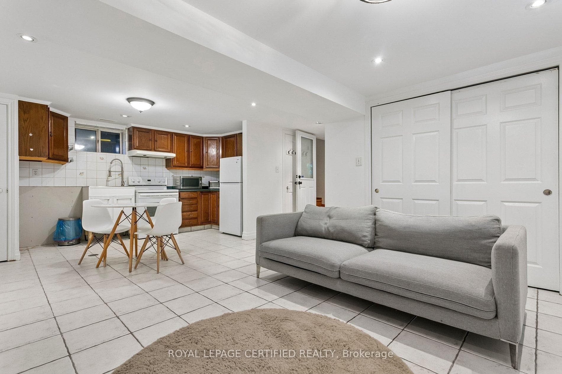 33 Donald Avenue photo 24