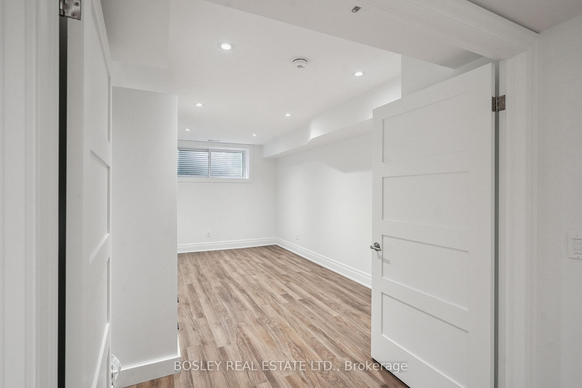 520 Manning Avenue photo 47