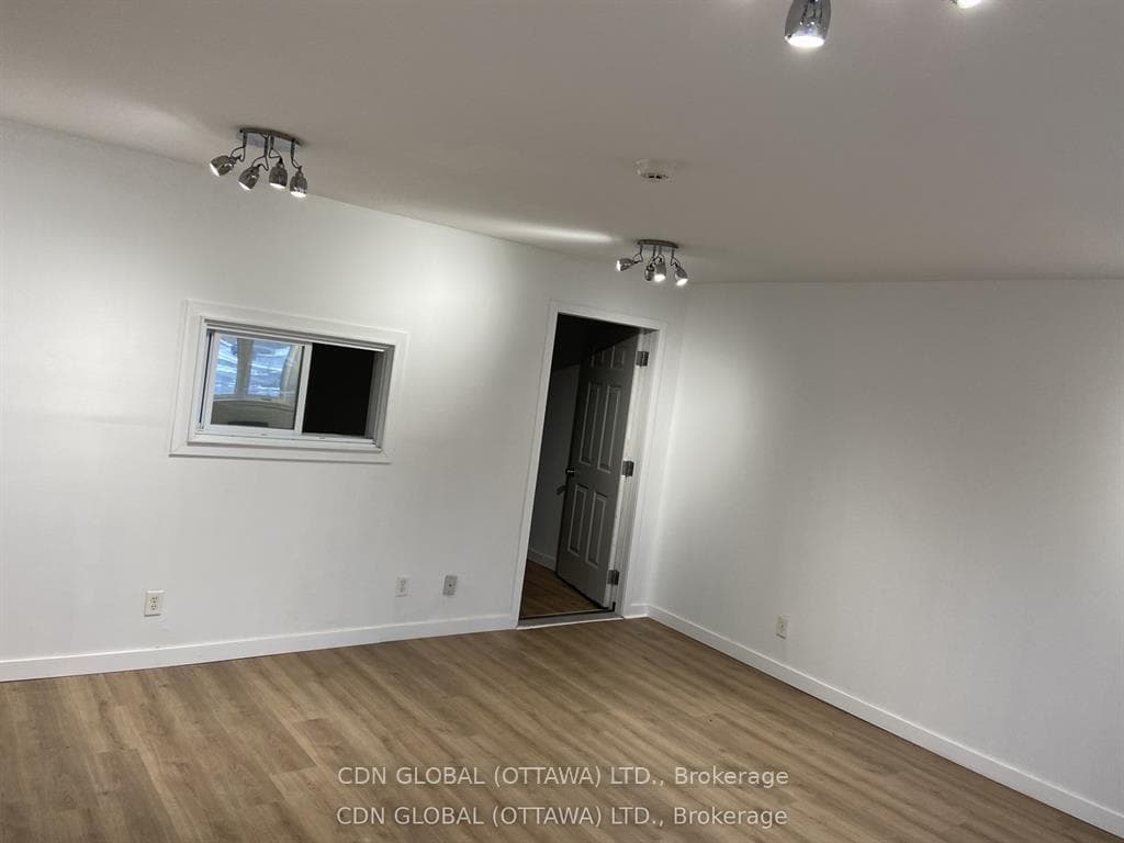 1180 Pitt Street photo 8