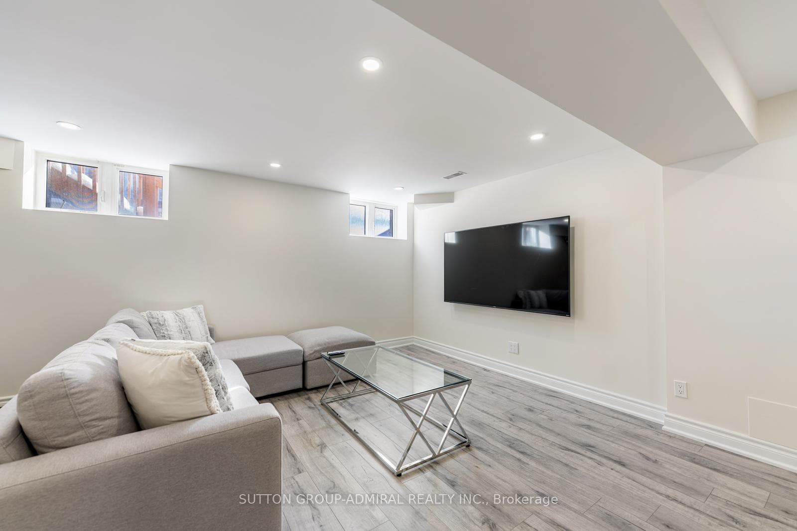 124 Mondial Crescent photo 34