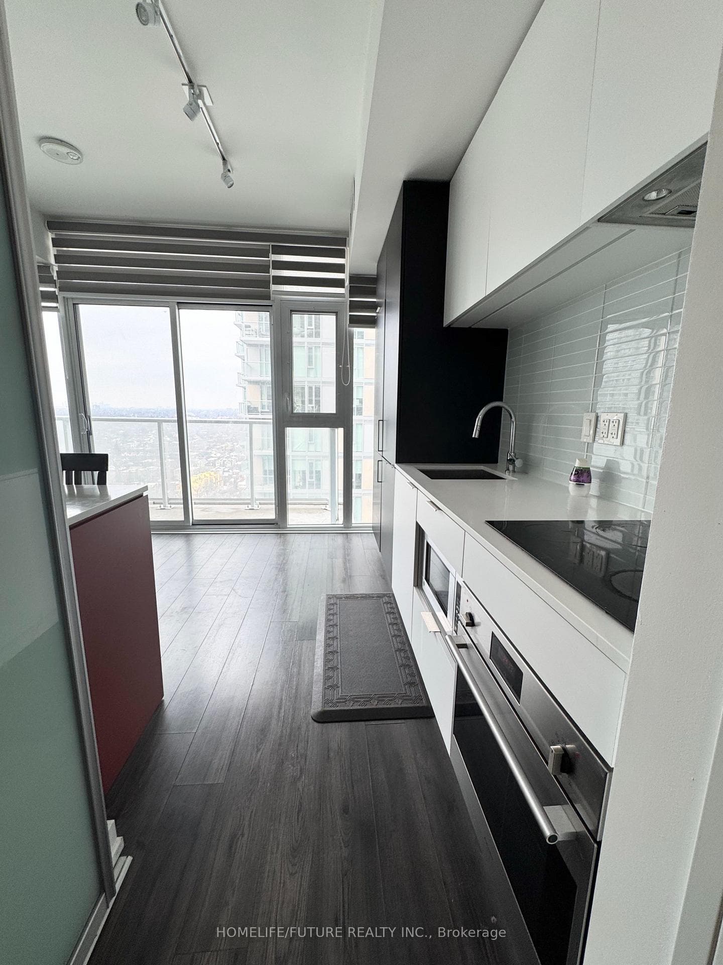 33 Helendale Avenue Unit 1602 photo 8