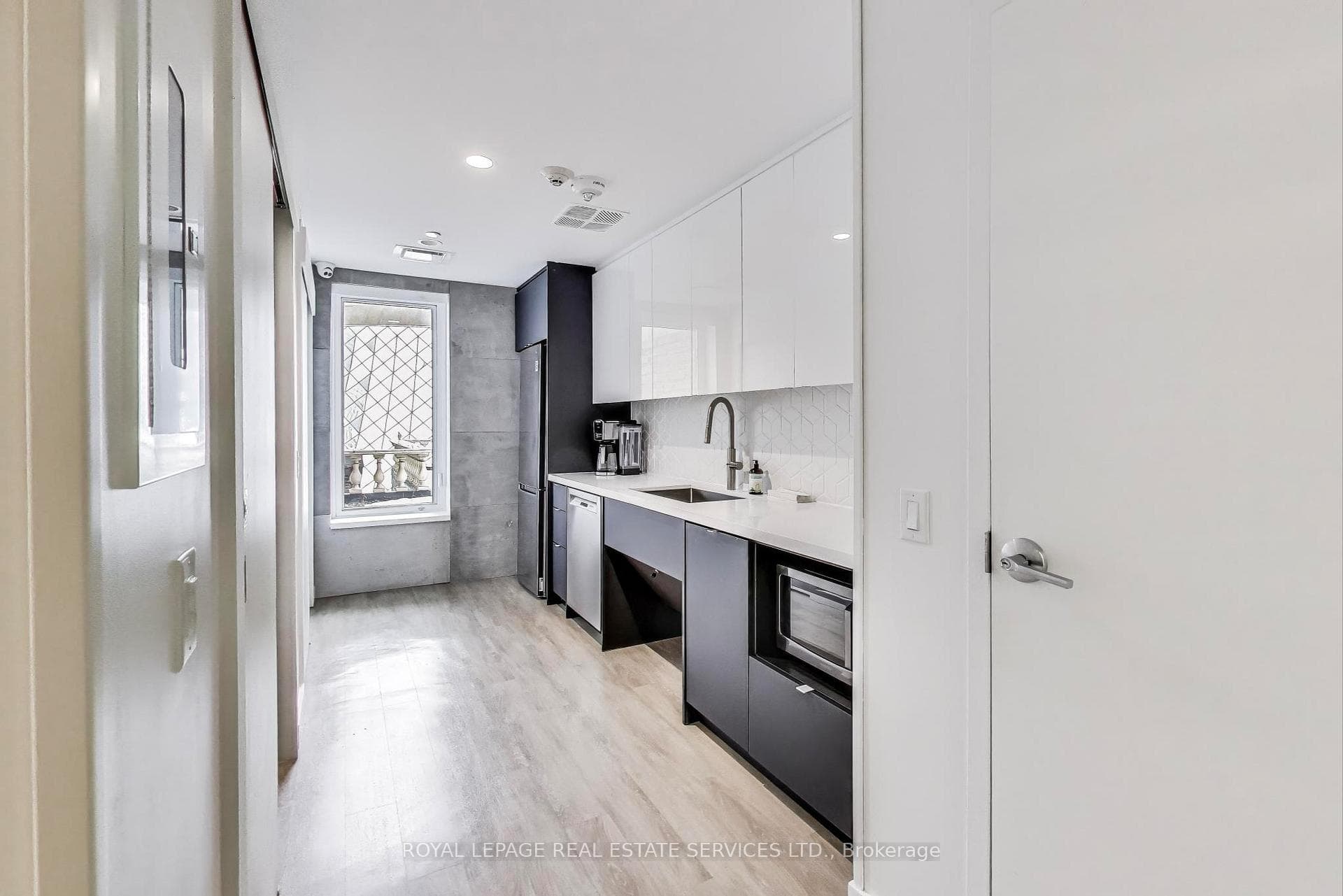 71 Simcoe Street Unit 1005 photo 25