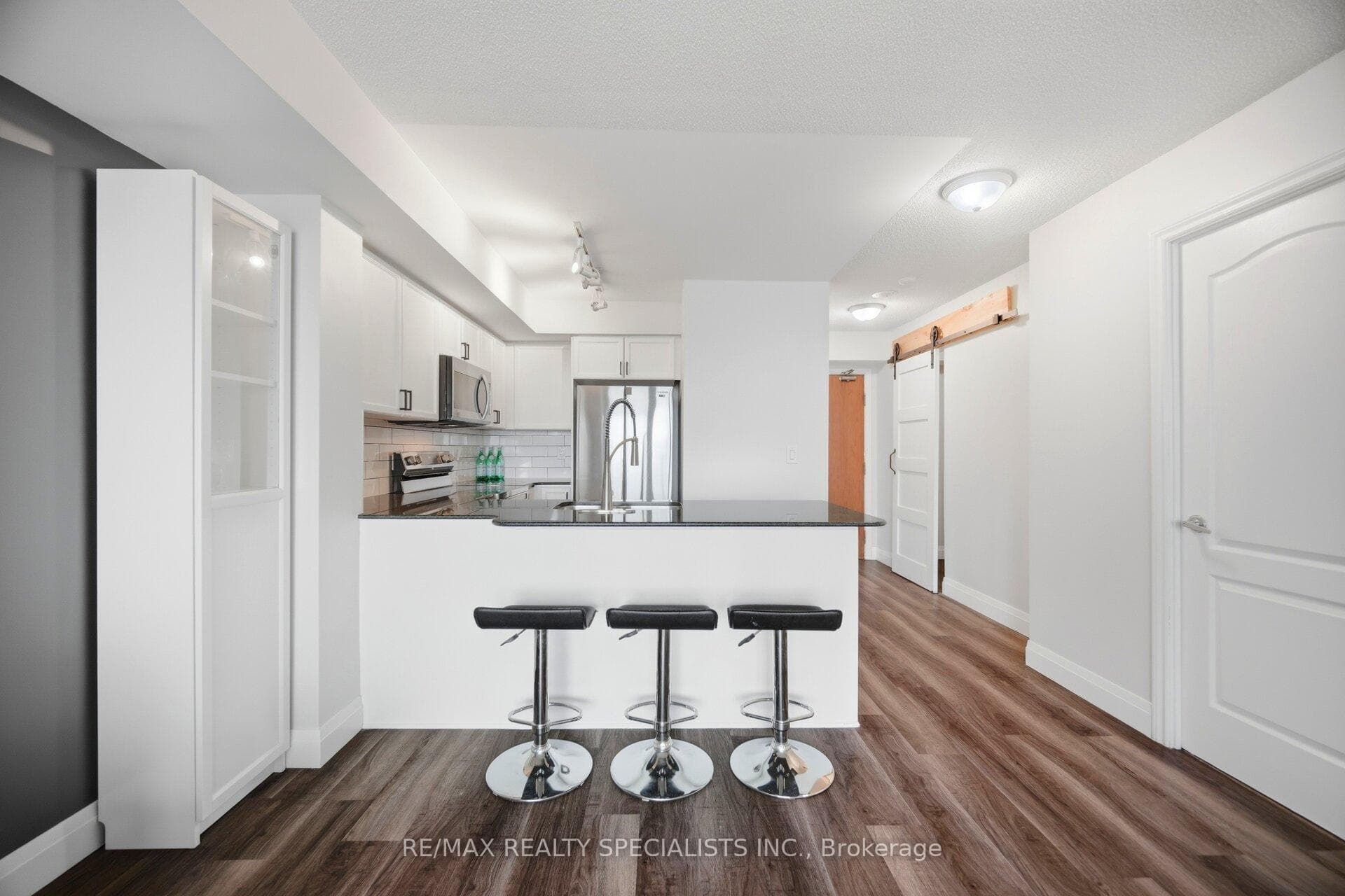 1 Elm Drive Unit 1810 photo 7