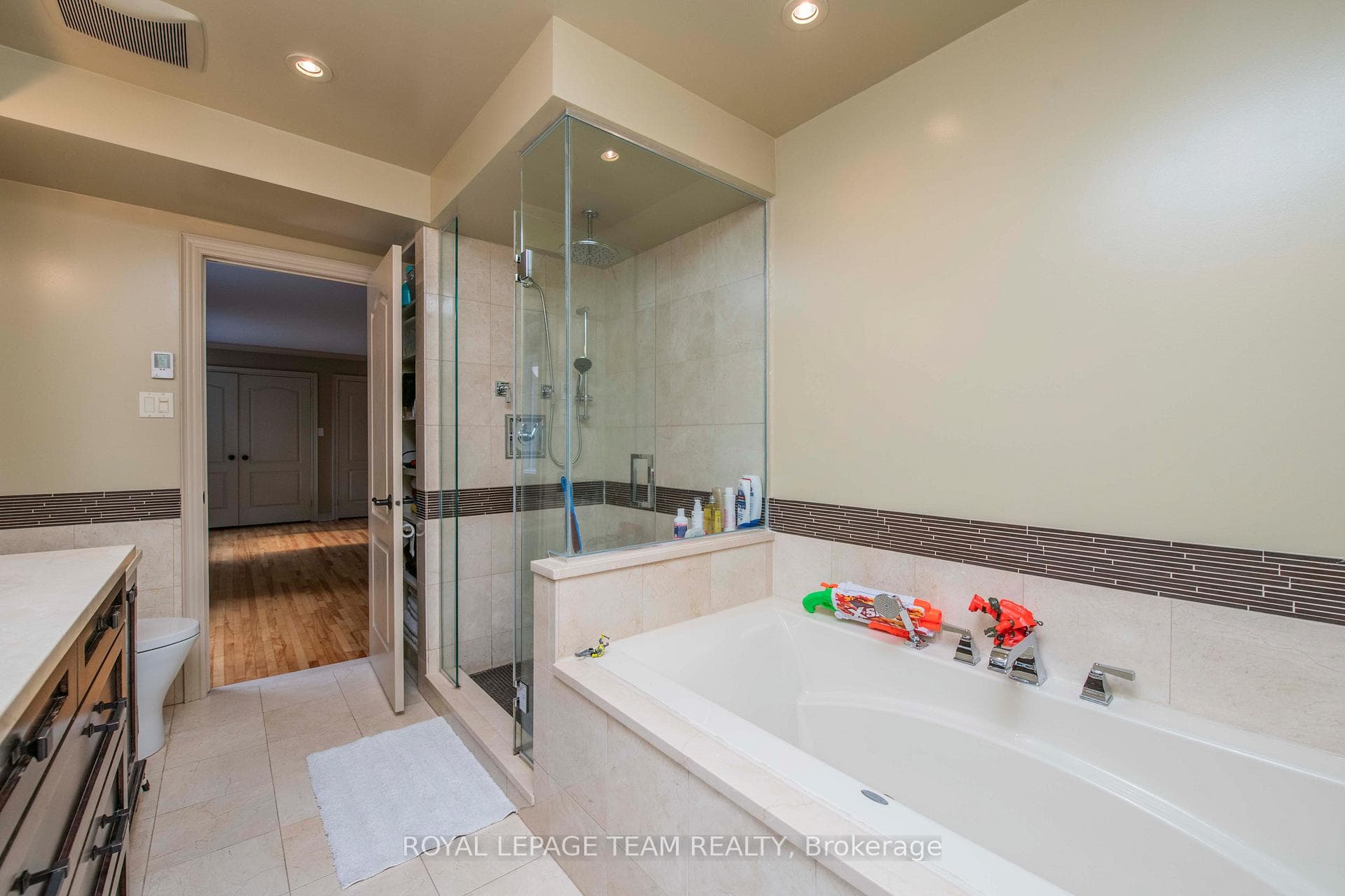 60 GOULBURN Avenue photo 30