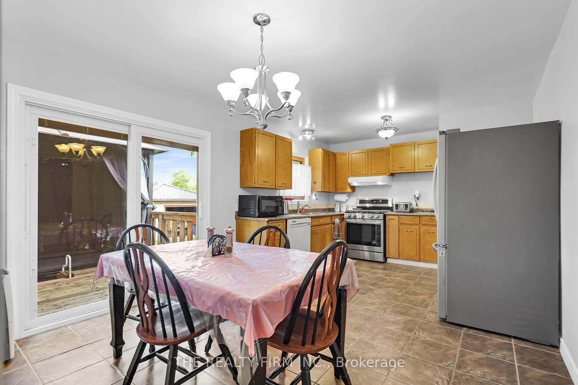 133 Goldwick Crescent photo 8