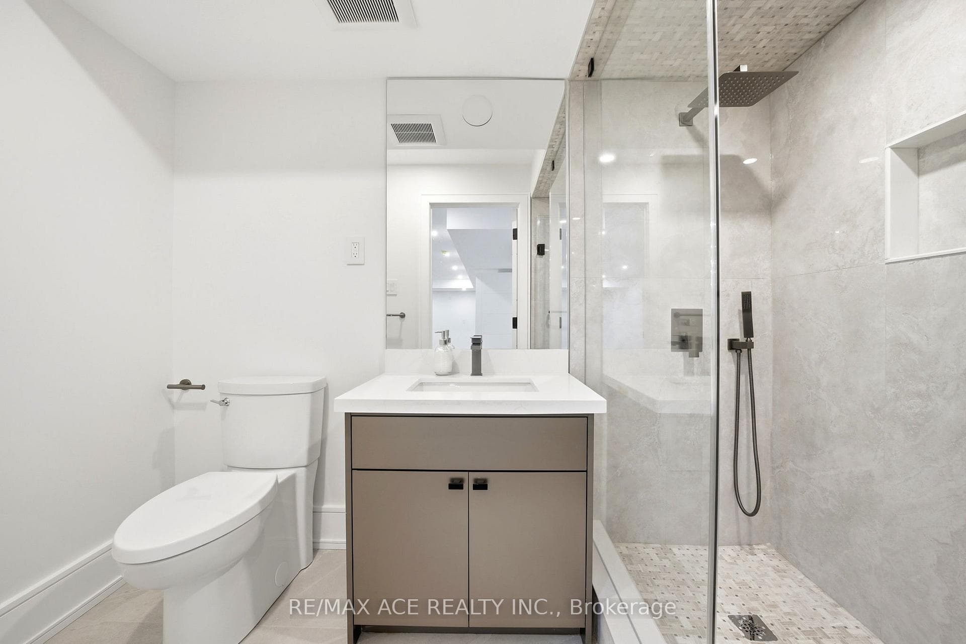 61 Harewood Avenue photo 41