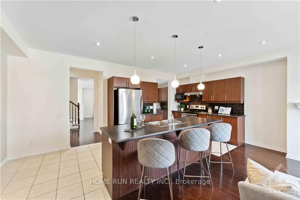278 LONGFIELDS Drive photo 12
